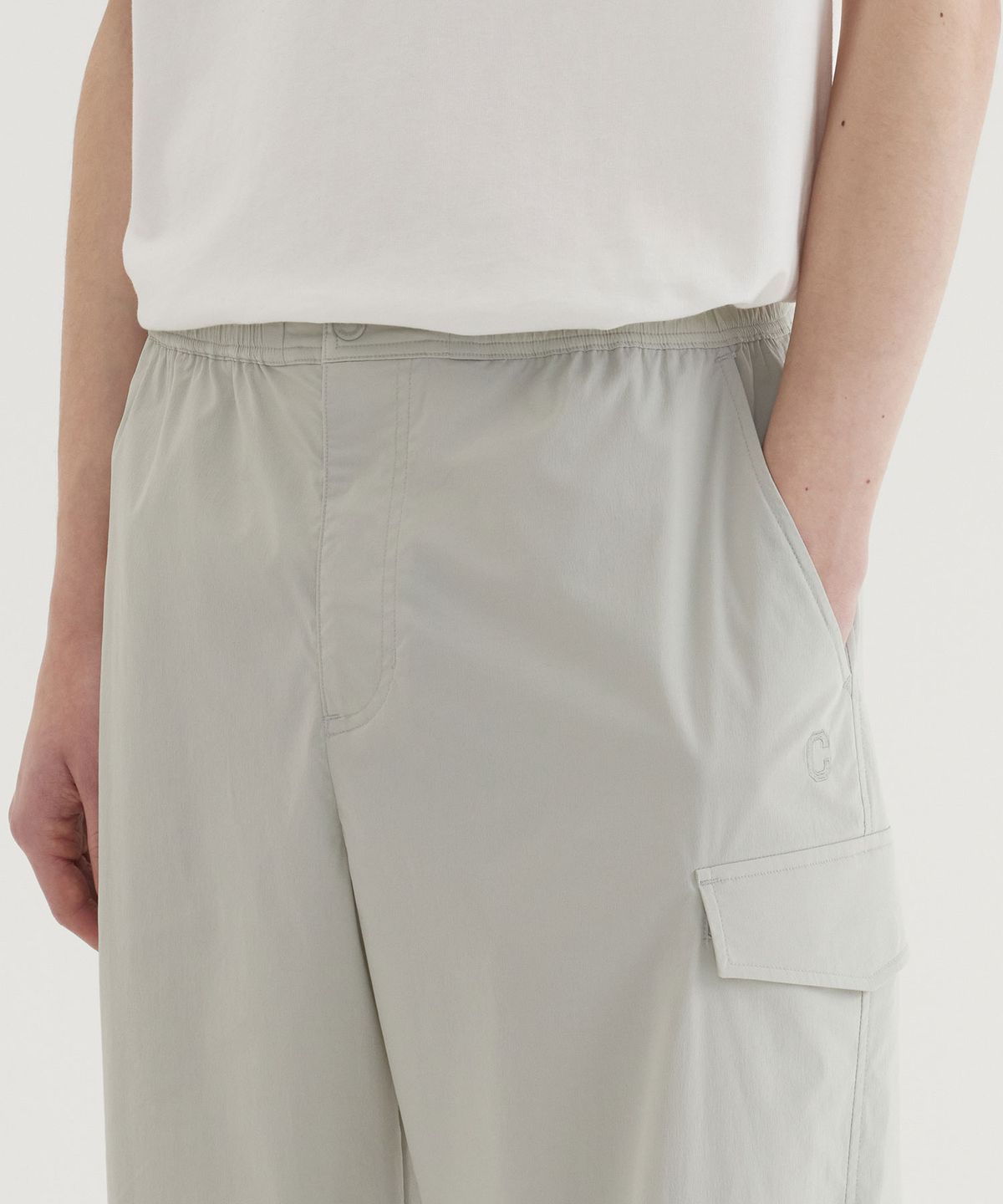 커버낫(COVERNAT) 테크 나일론 세미와이드 카고 조거 팬츠 Light Gray