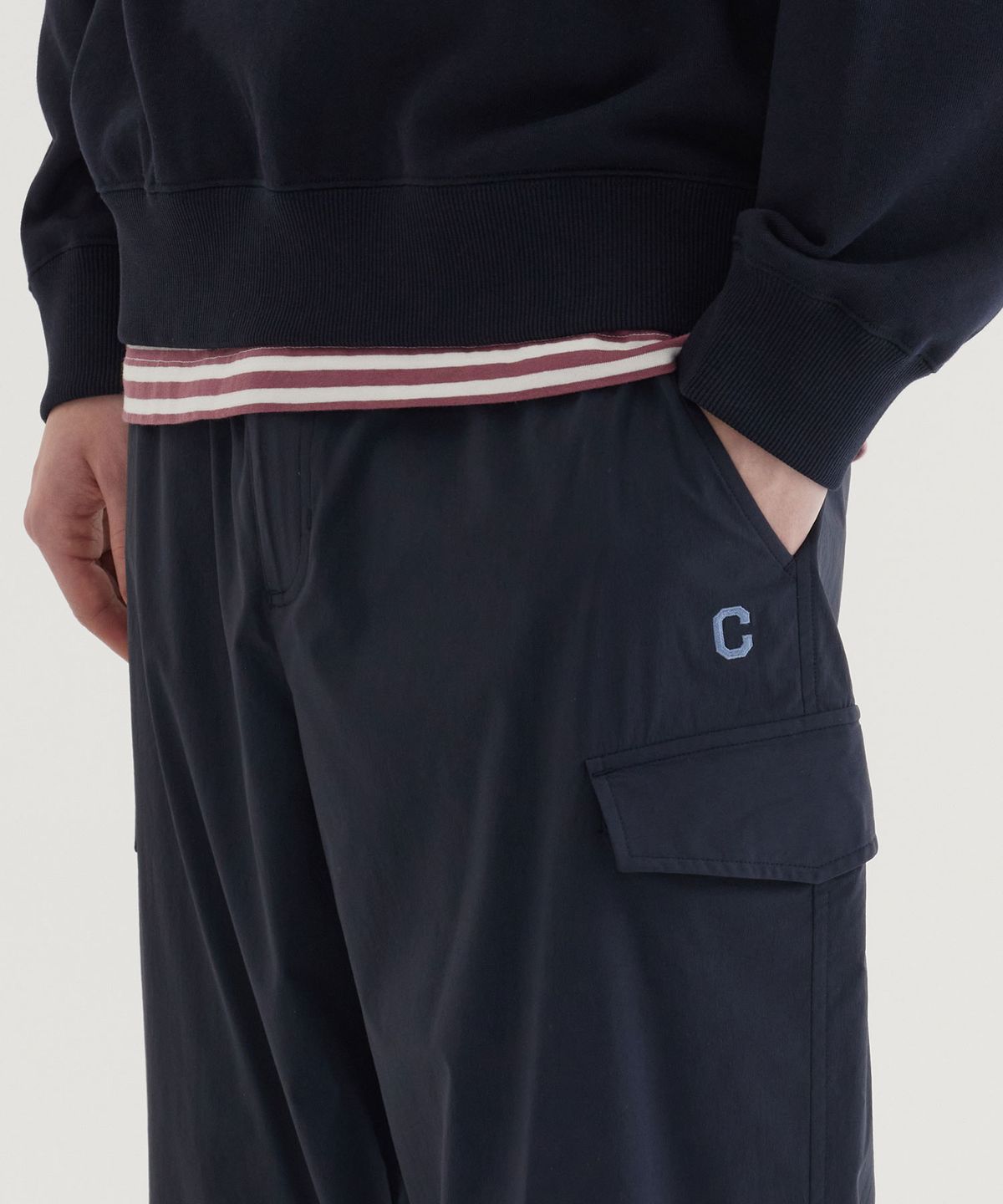 커버낫(COVERNAT) 테크 나일론 세미와이드 카고 조거 팬츠 Dark Navy