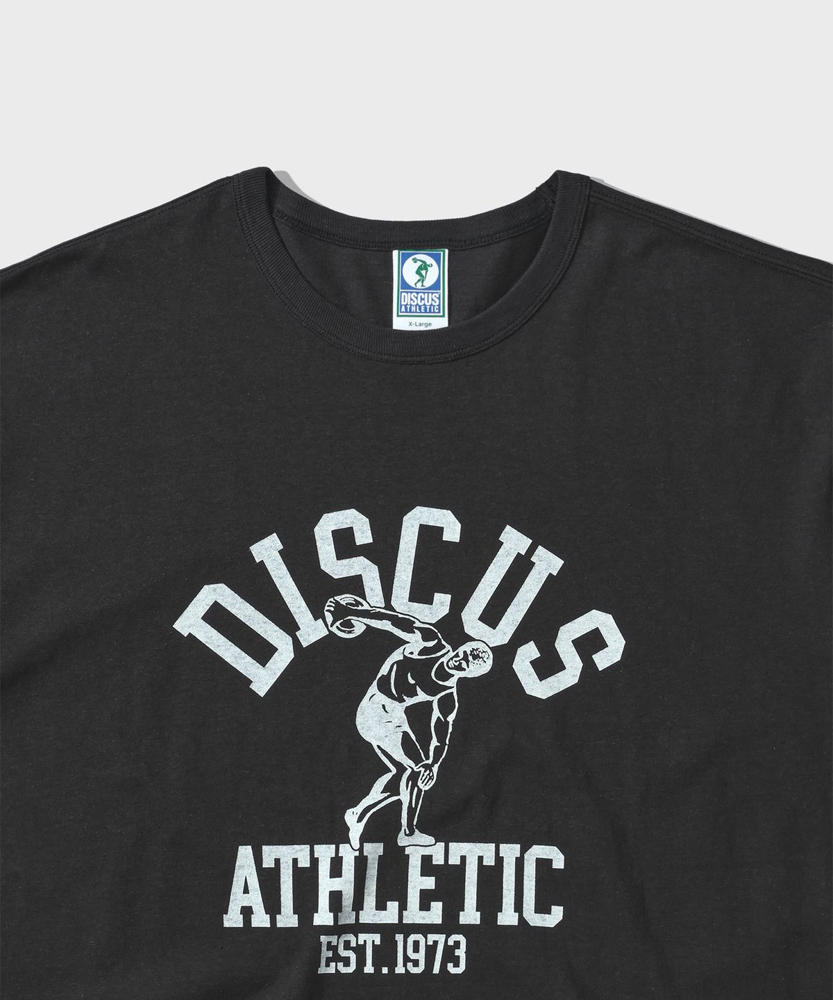 디스커스 애슬레틱(DISCUS ATHLETIC) 헤비웨이트 센터 로고 티셔츠 워시드 블랙