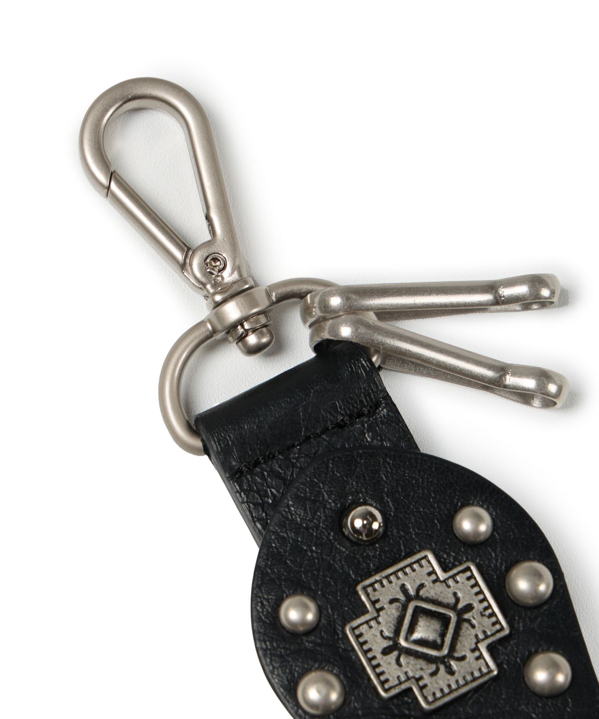 아캄(AAKAM) Cross Studded Leather Keyring (Black)