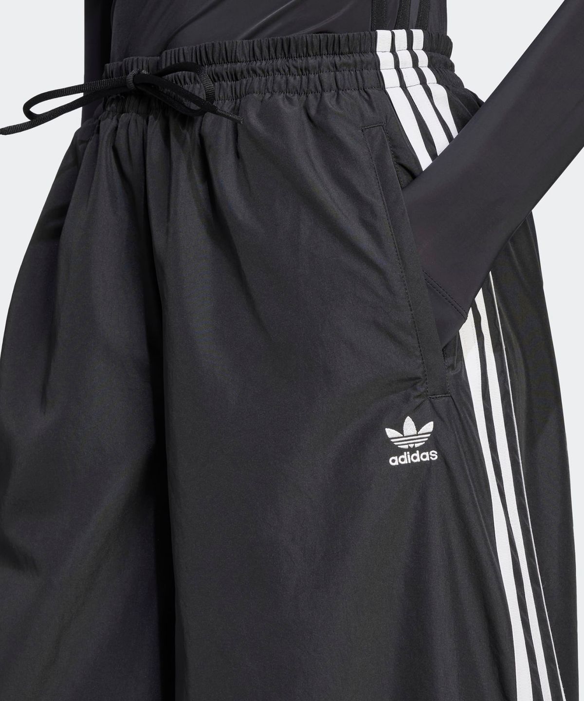 아디다스(ADIDAS) ADILENIUM 3 오버사이즈 트랙 팬츠 - 블랙 / JD3390
