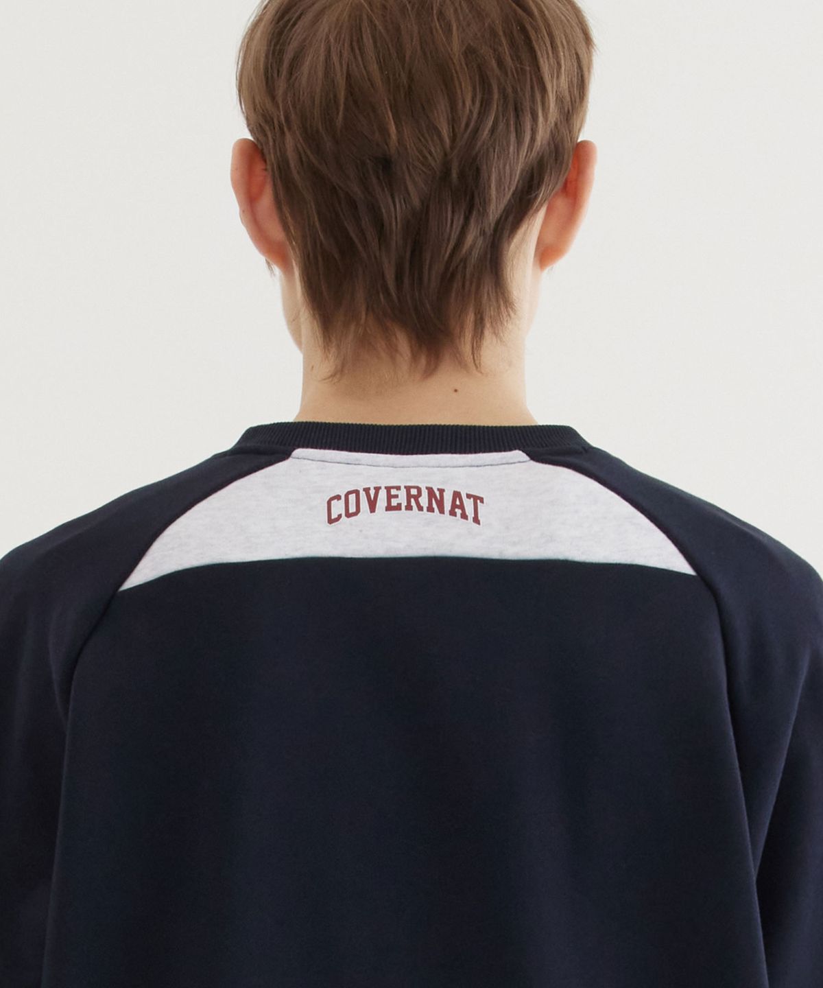 커버낫(COVERNAT) 블록코어 그래픽 맨투맨 Dark Navy