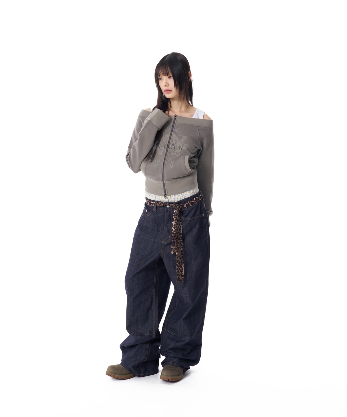 아캄(AAKAM) Snake Printed Denim Pants (Dark Blue)