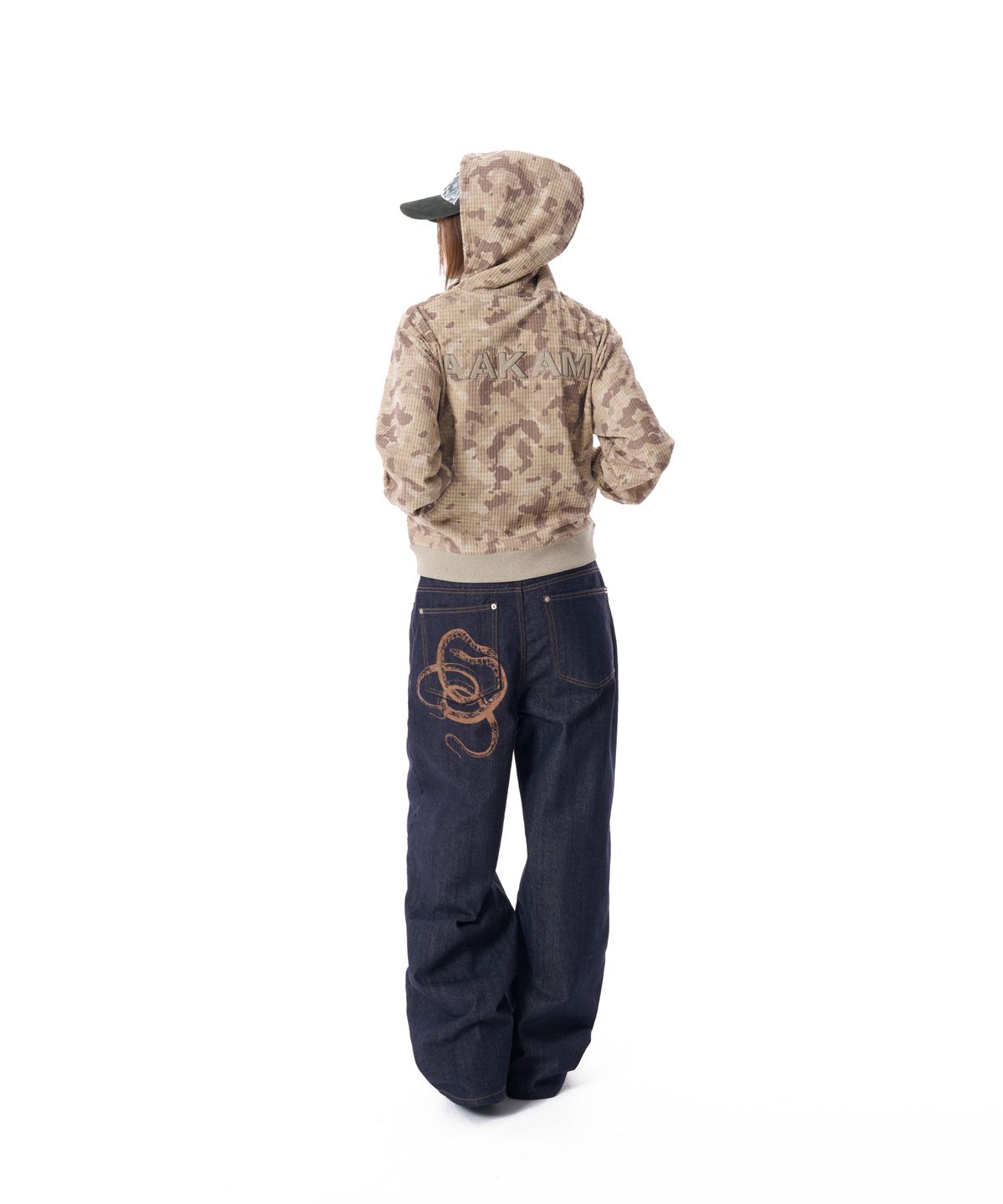 아캄(AAKAM) Snake Printed Denim Pants (Dark Blue)