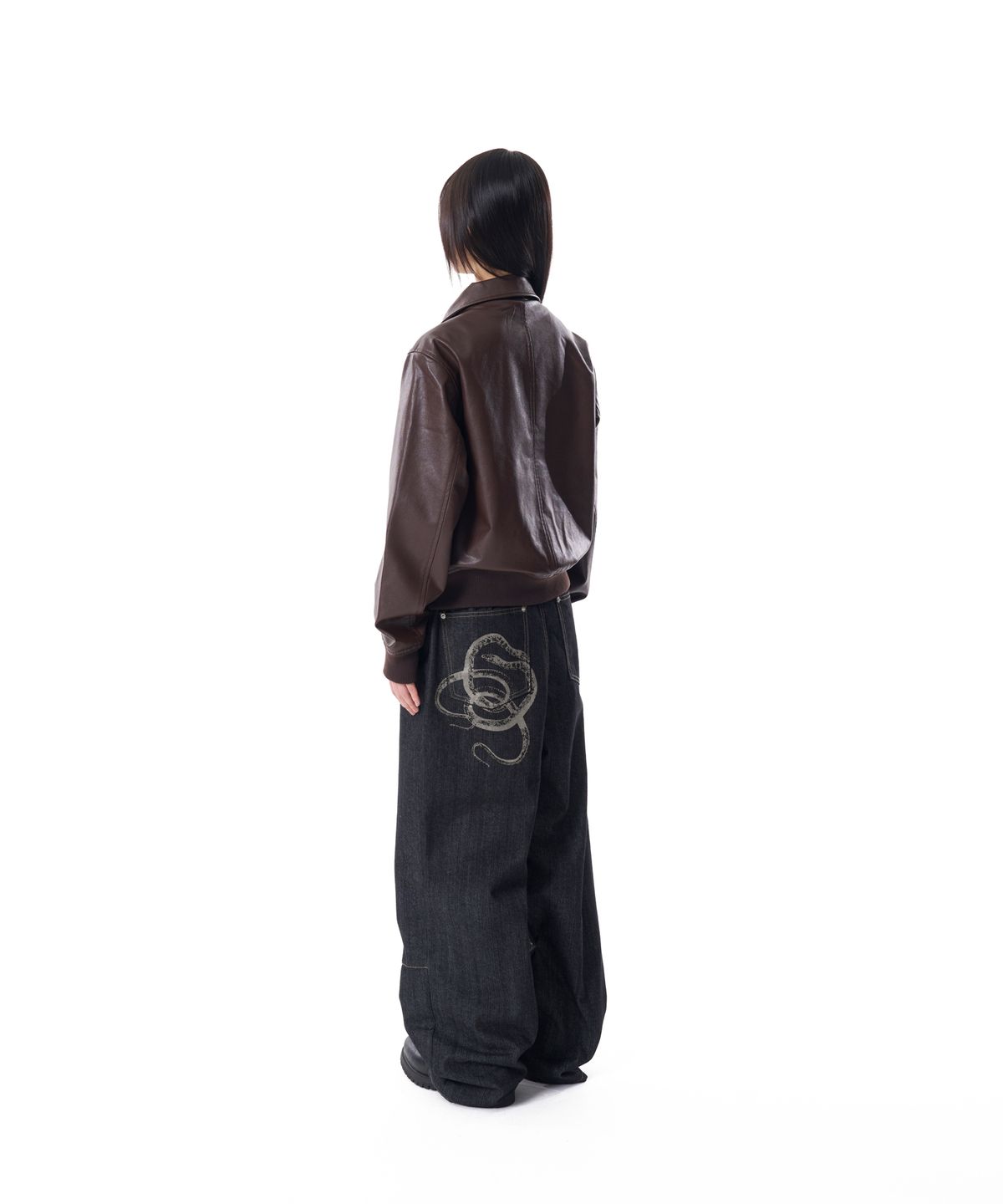 아캄(AAKAM) Snake Printed Denim Pants (Black)