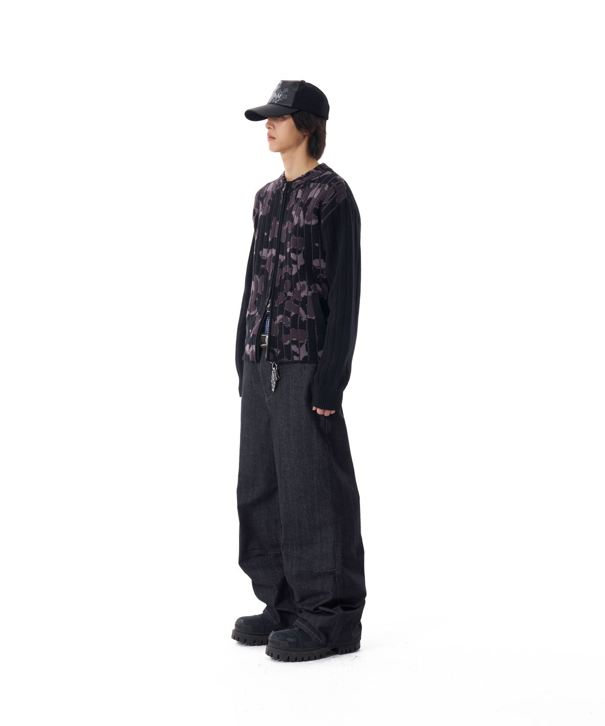 아캄(AAKAM) Snake Printed Denim Pants (Black)