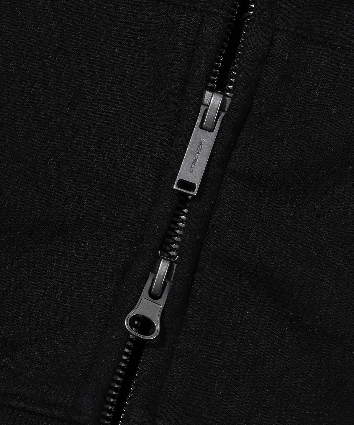 빈트릴 뉴욕(BEENTRILL NEWYORK) 우먼즈 스타 해시태그 크롭 후드 집업(블랙)