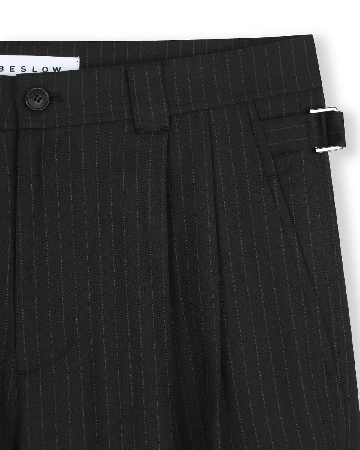 비슬로우(BESLOW) TWO TUCK TAPERED PANTS BLACK STRIPE