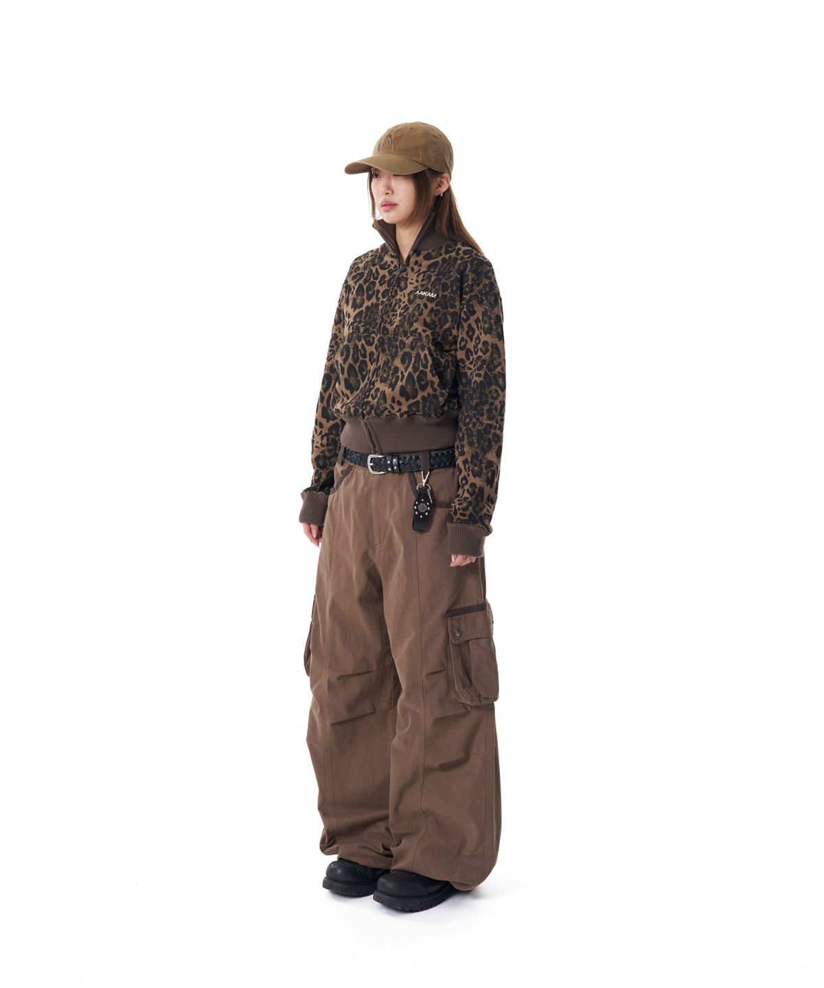 아캄(AAKAM) Knee Pin-tuck Contrast Cargo Pants (Brown)