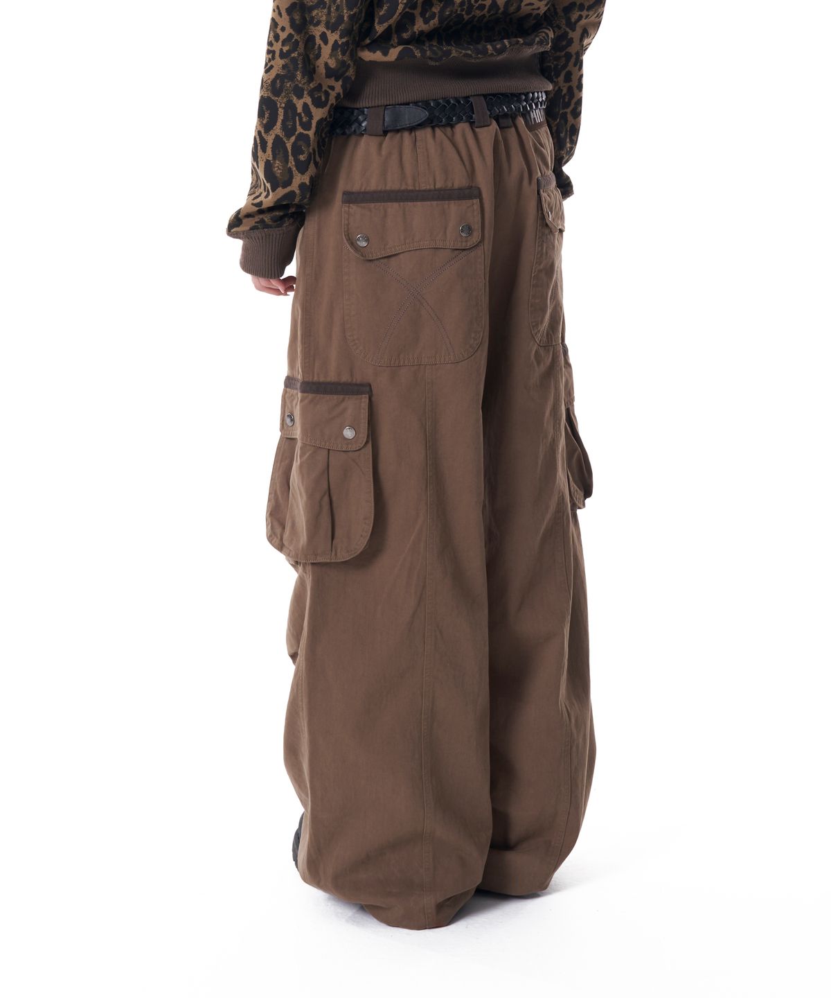 아캄(AAKAM) Knee Pin-tuck Contrast Cargo Pants (Brown)