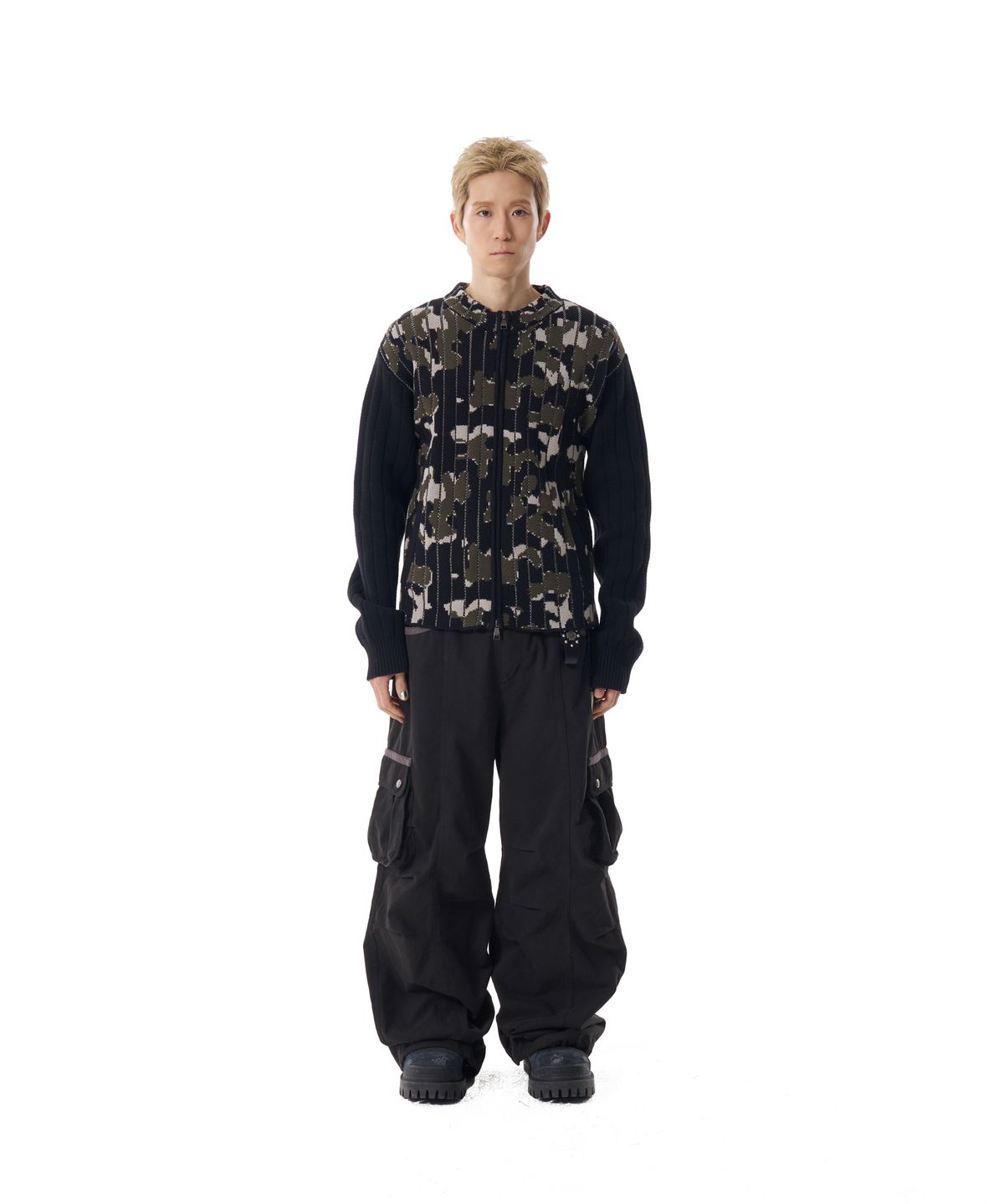 아캄(AAKAM) Knee Pin-tuck Contrast Cargo Pants (Black)