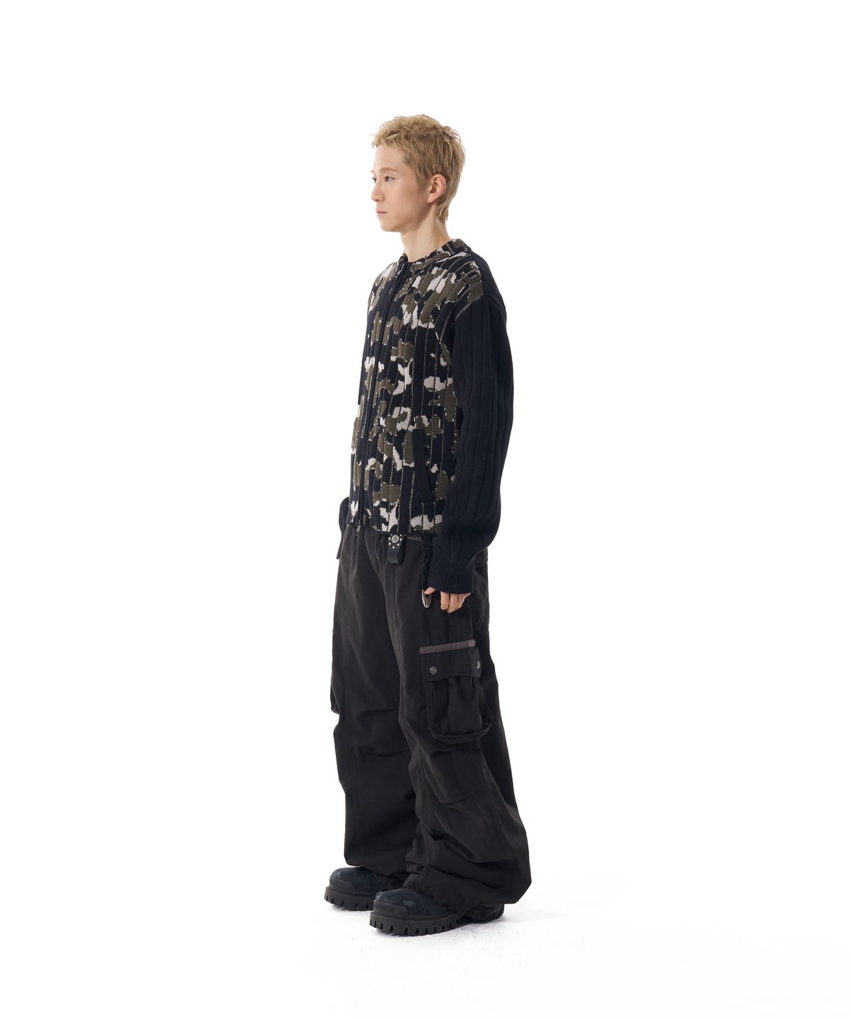 아캄(AAKAM) Knee Pin-tuck Contrast Cargo Pants (Black)