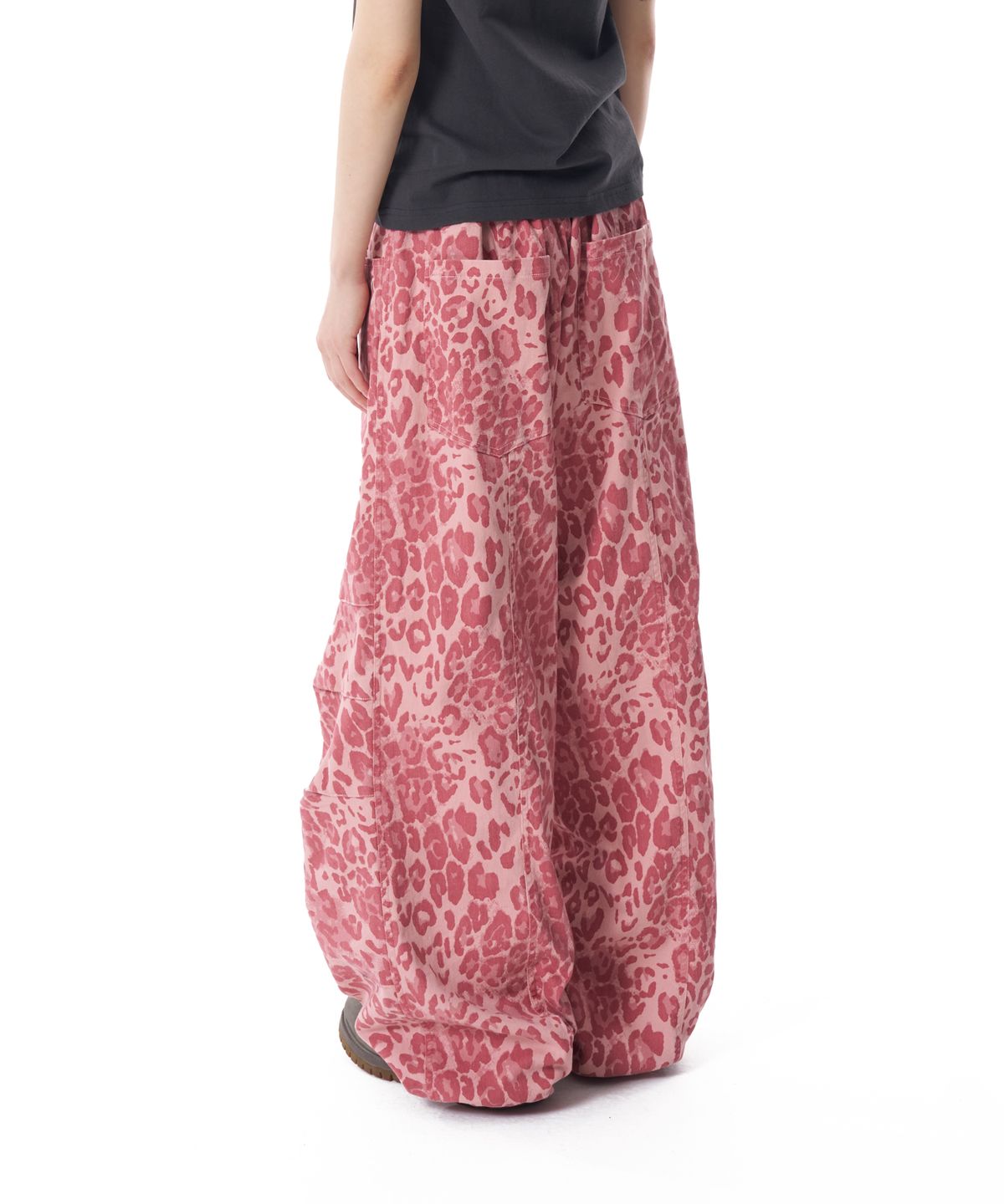 아캄(AAKAM) Knee Pin-tuck Leopard Cotton Pants (Pink)