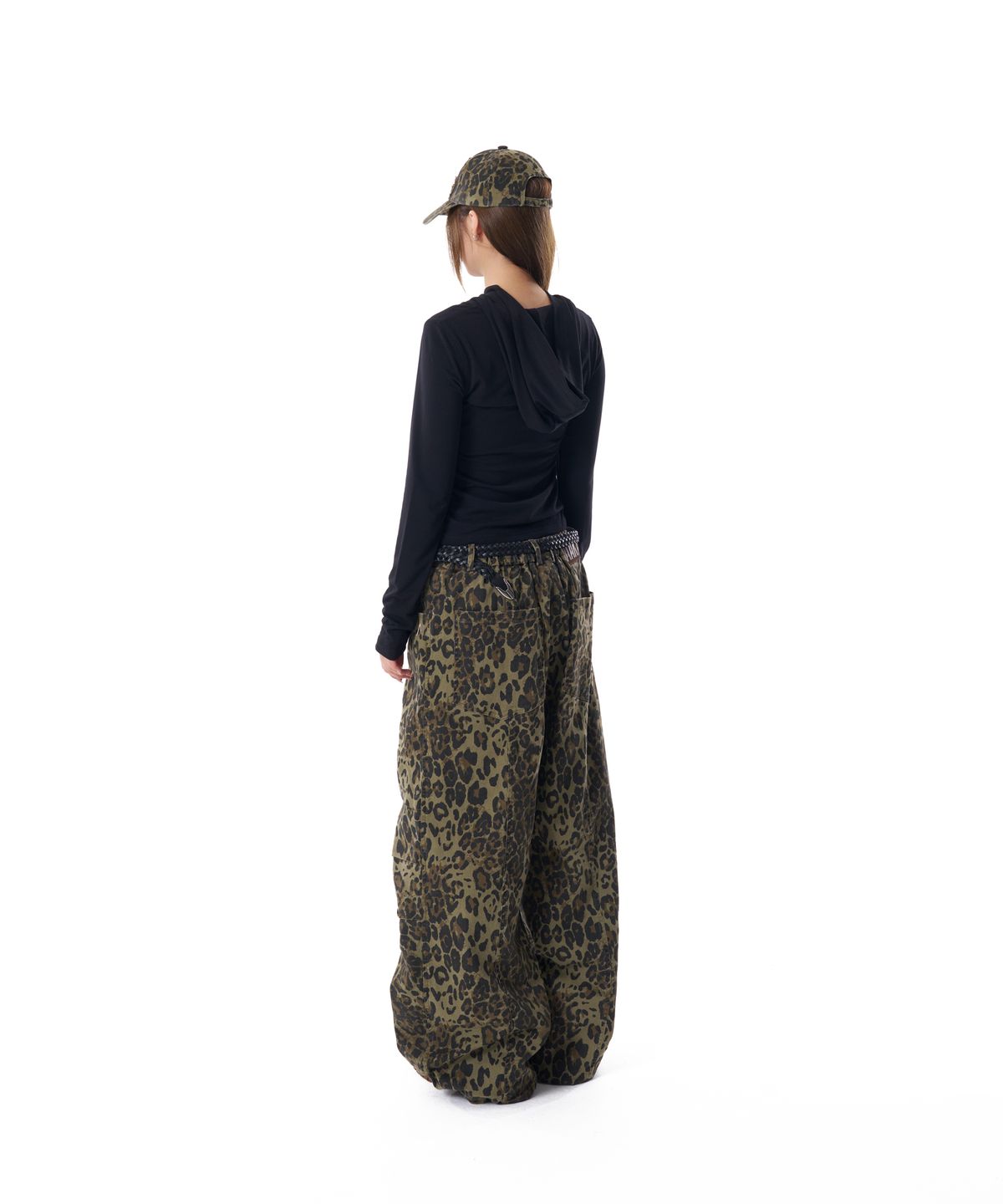 아캄(AAKAM) Knee Pin-tuck Leopard Cotton Pants (Khaki)