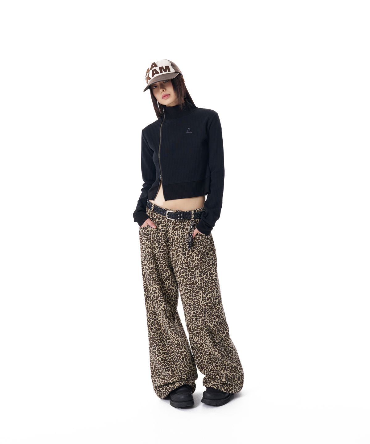 아캄(AAKAM) Knee Pin-tuck Leopard Cotton Pants (Brown)