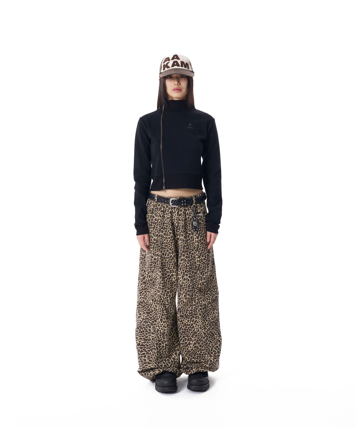 아캄(AAKAM) Knee Pin-tuck Leopard Cotton Pants (Brown)
