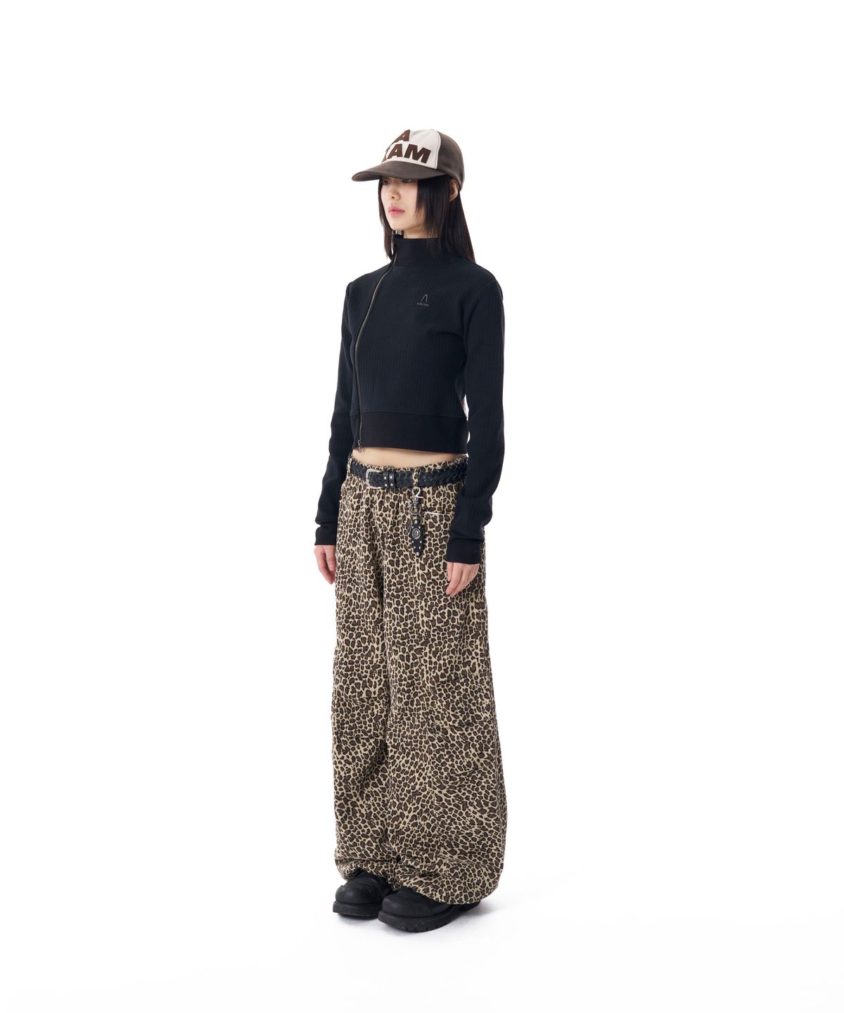 아캄(AAKAM) Knee Pin-tuck Leopard Cotton Pants (Brown)