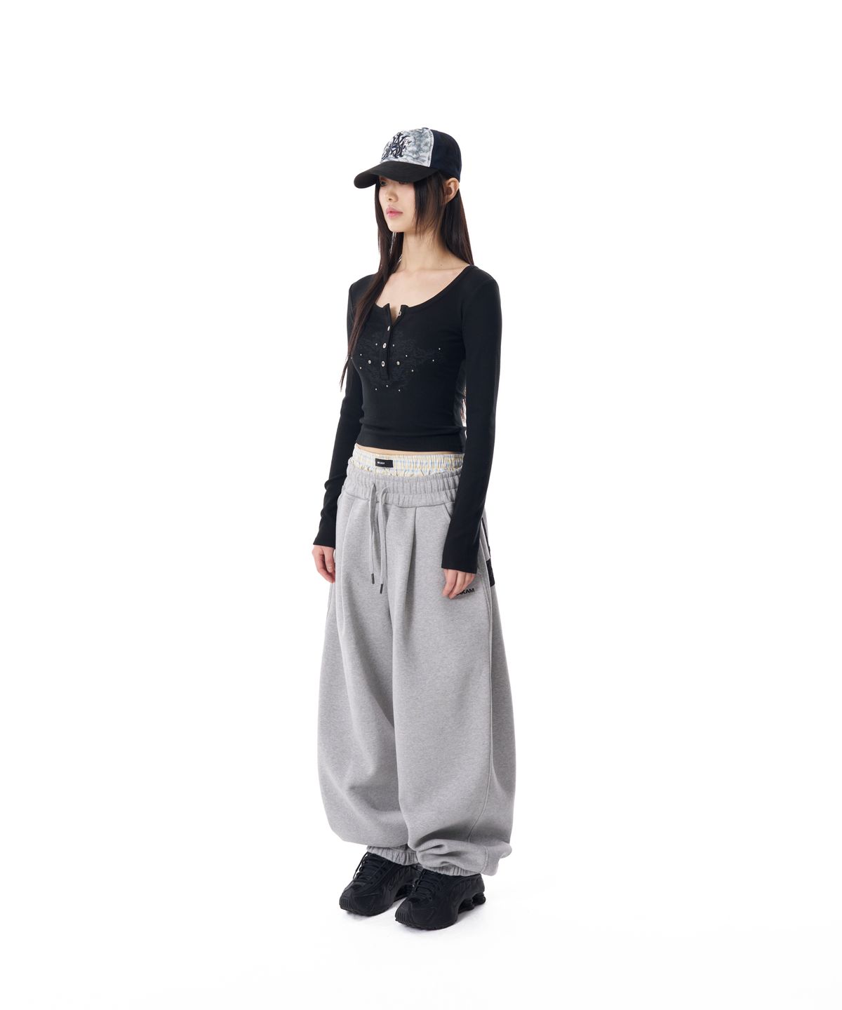 아캄(AAKAM) Laced CROS2 Patch Sweatpants (Gray)