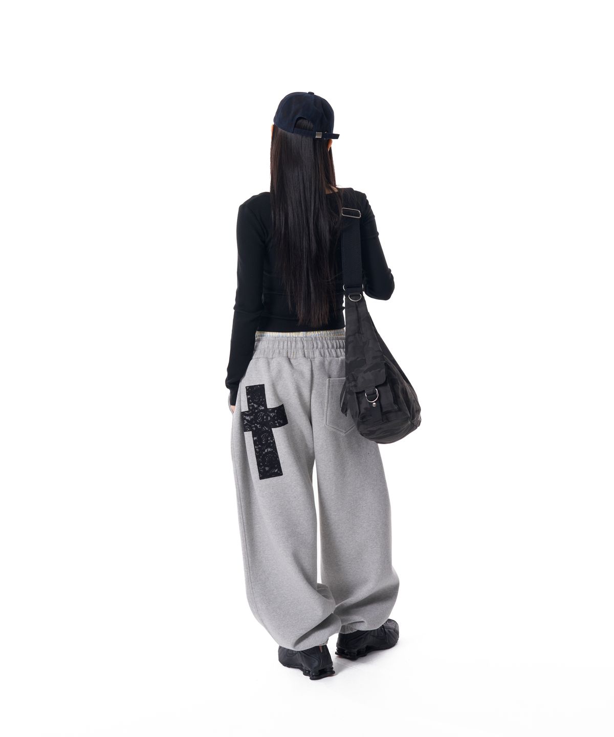 아캄(AAKAM) Laced CROS2 Patch Sweatpants (Gray)
