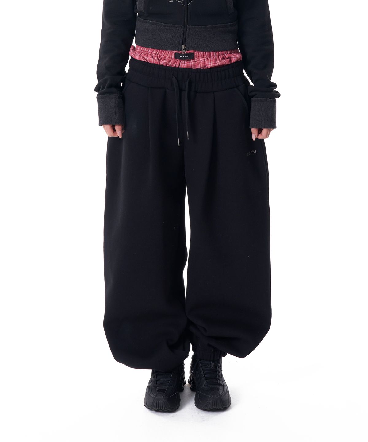 아캄(AAKAM) Laced CROS2 Patch Sweatpants (Black)
