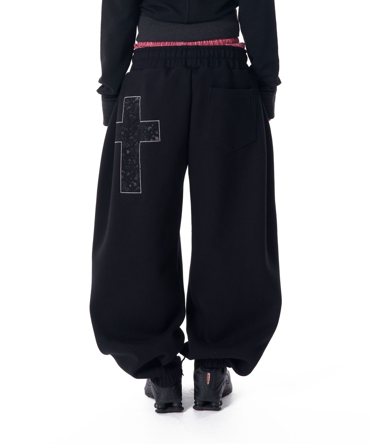 아캄(AAKAM) Laced CROS2 Patch Sweatpants (Black)