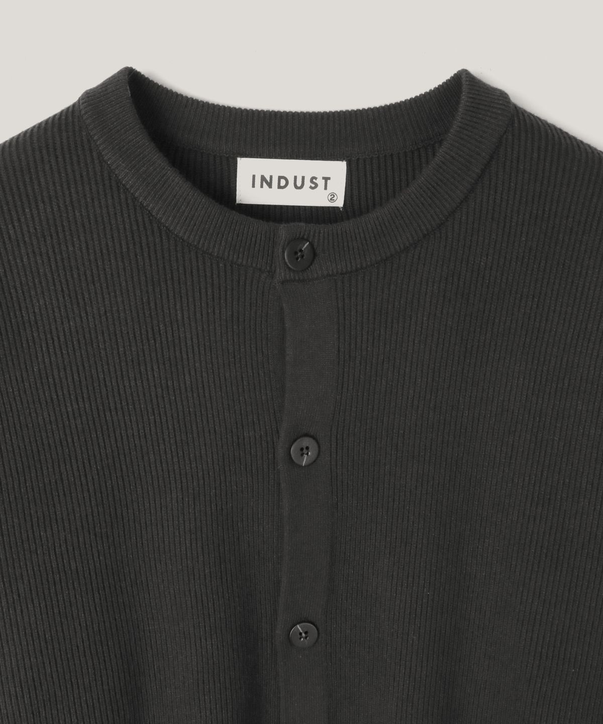 인더스트(INDUST) 에센셜 라운드 니트 가디건_블랙