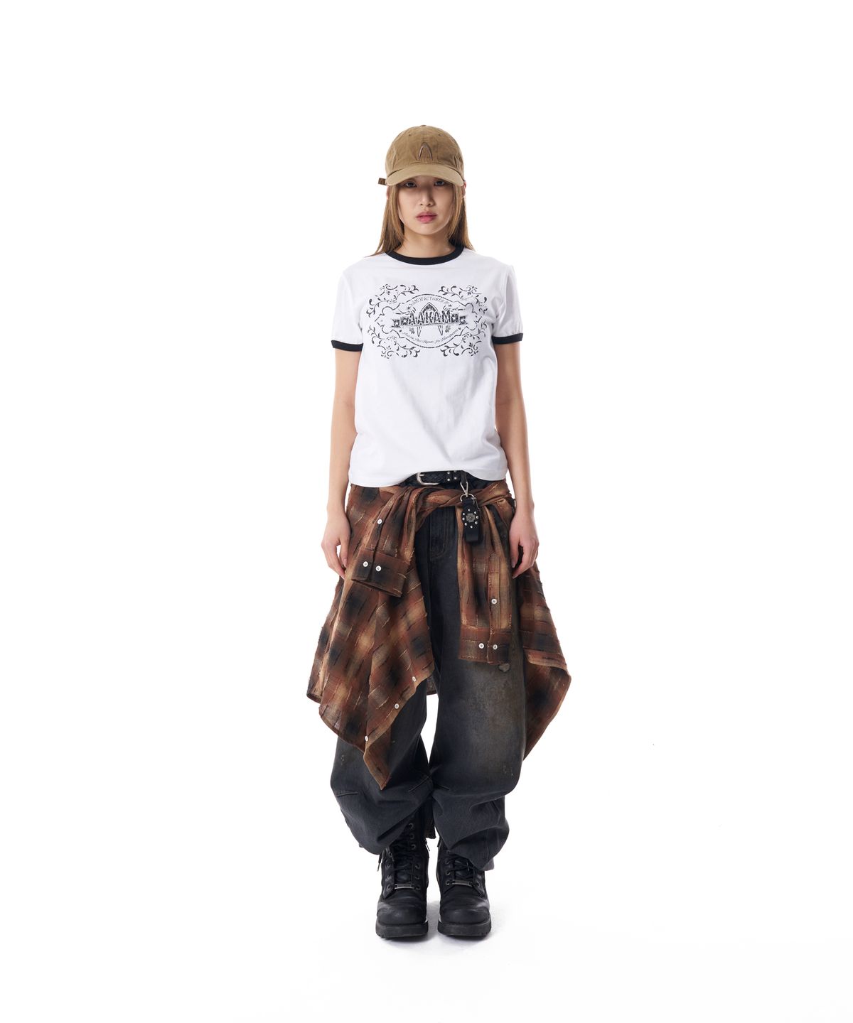 아캄(AAKAM) Stamp Printed Ringer Top (White)