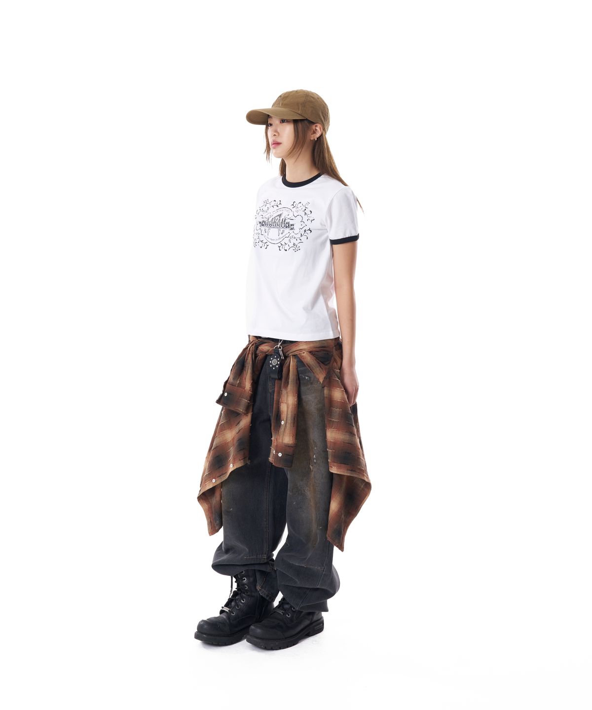 아캄(AAKAM) Stamp Printed Ringer Top (White)