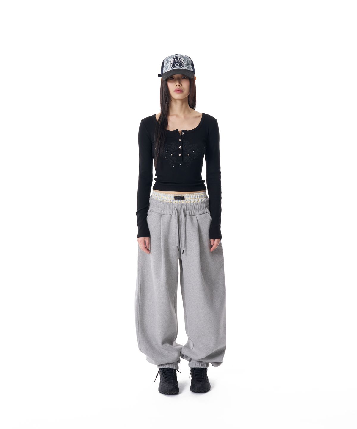 아캄(AAKAM) Studded Button Long Sleeve (Black)