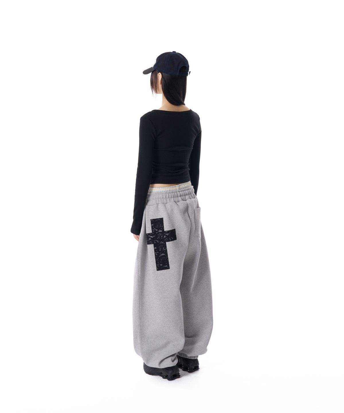 아캄(AAKAM) Studded Button Long Sleeve (Black)