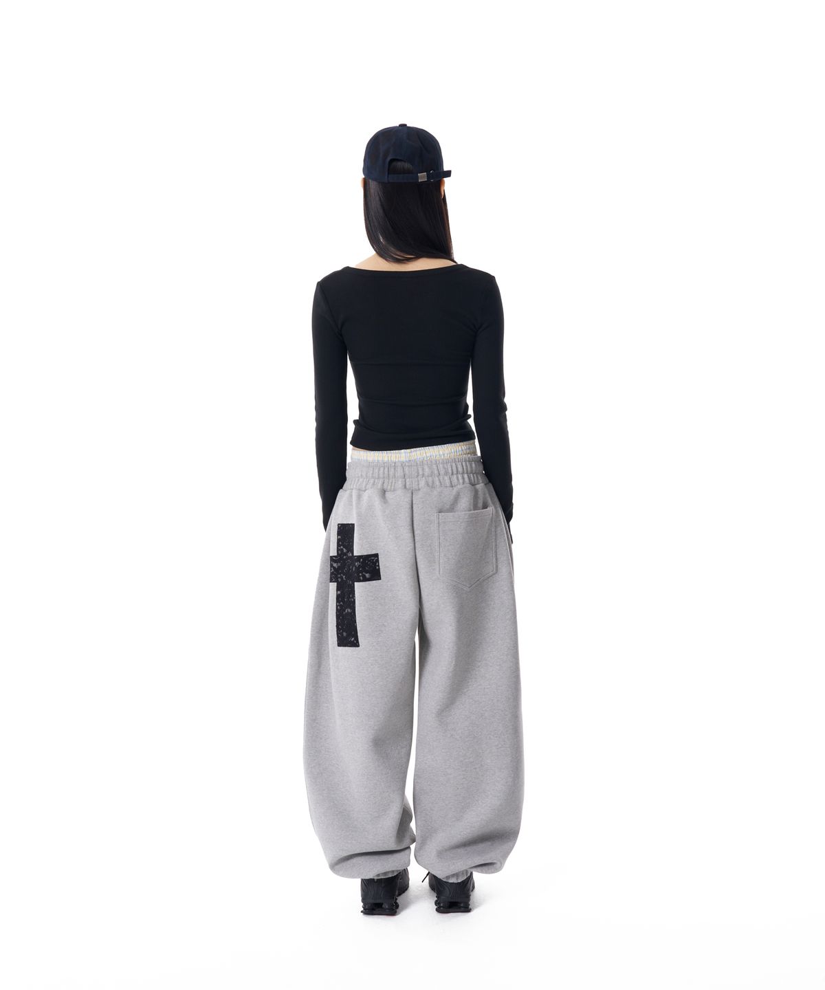 아캄(AAKAM) Studded Button Long Sleeve (Black)
