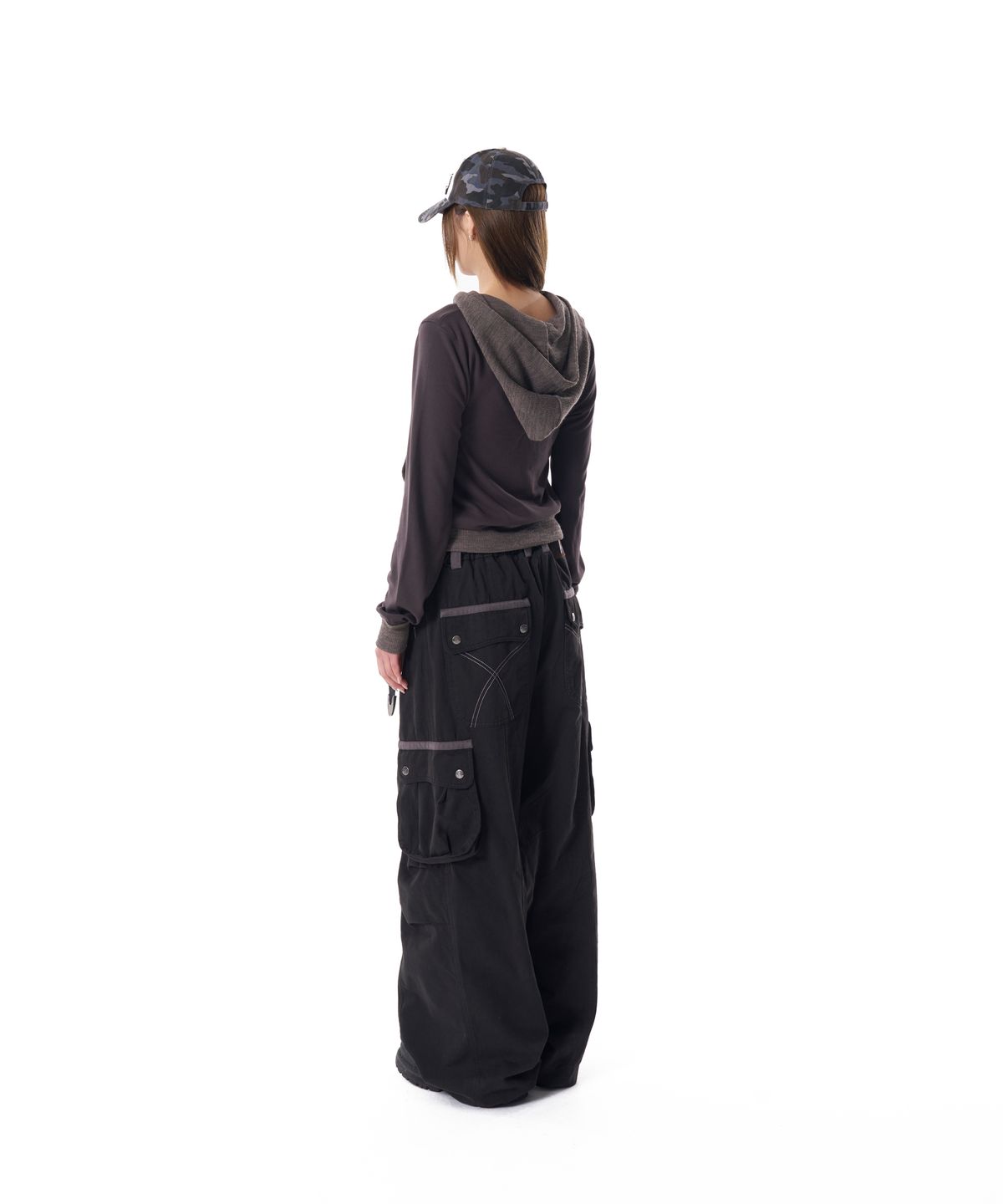 아캄(AAKAM) Contrast Logo Button Hoodie (Brown)