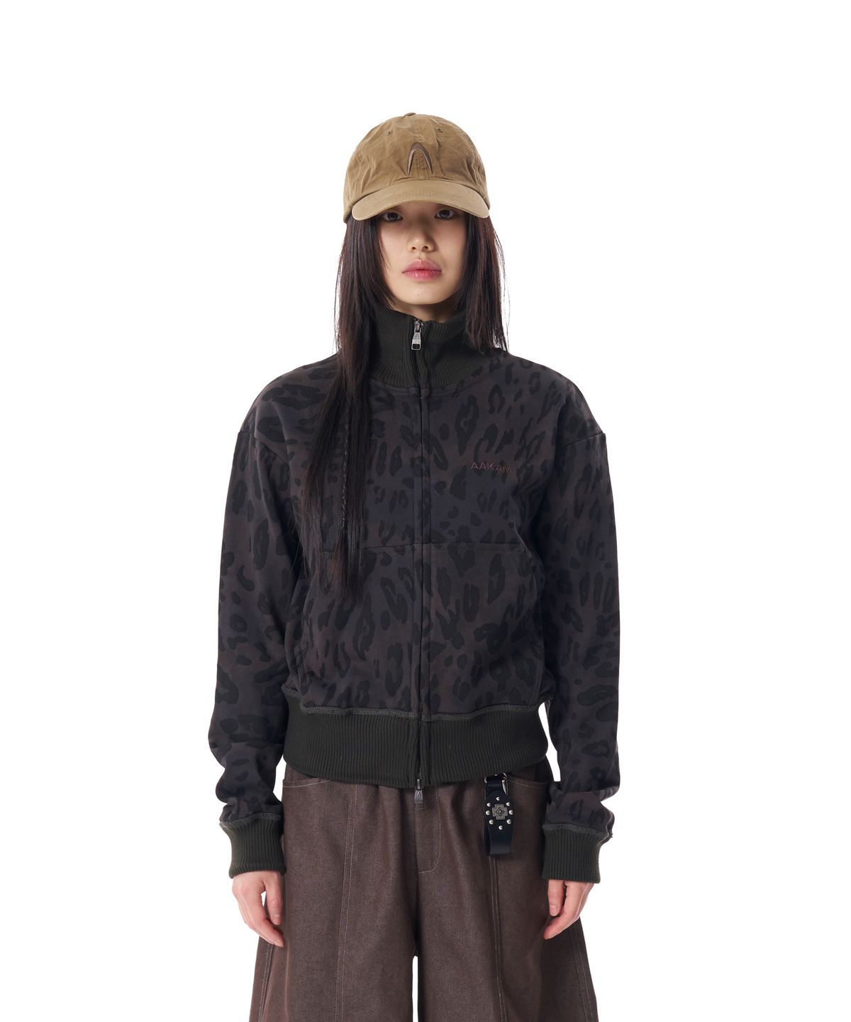아캄(AAKAM) Leopard Logo Track Jacket (Black)