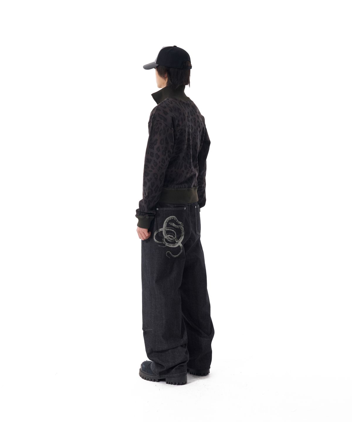 아캄(AAKAM) Leopard Logo Track Jacket (Black)