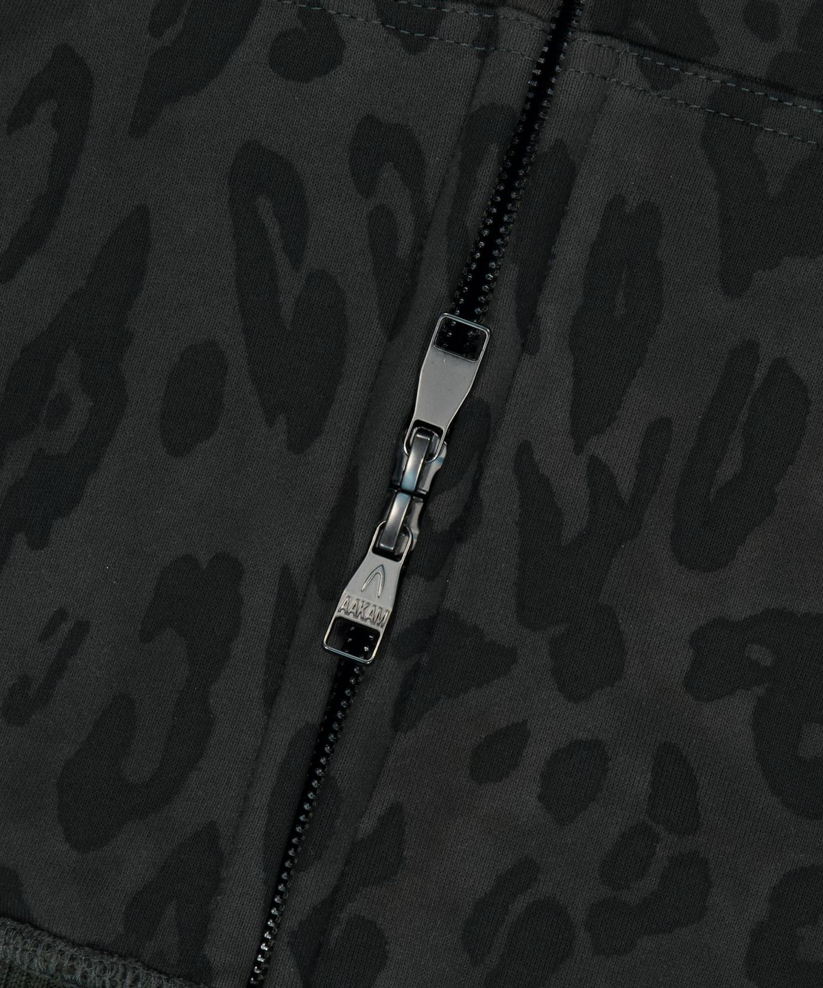 아캄(AAKAM) Leopard Logo Track Jacket (Black)
