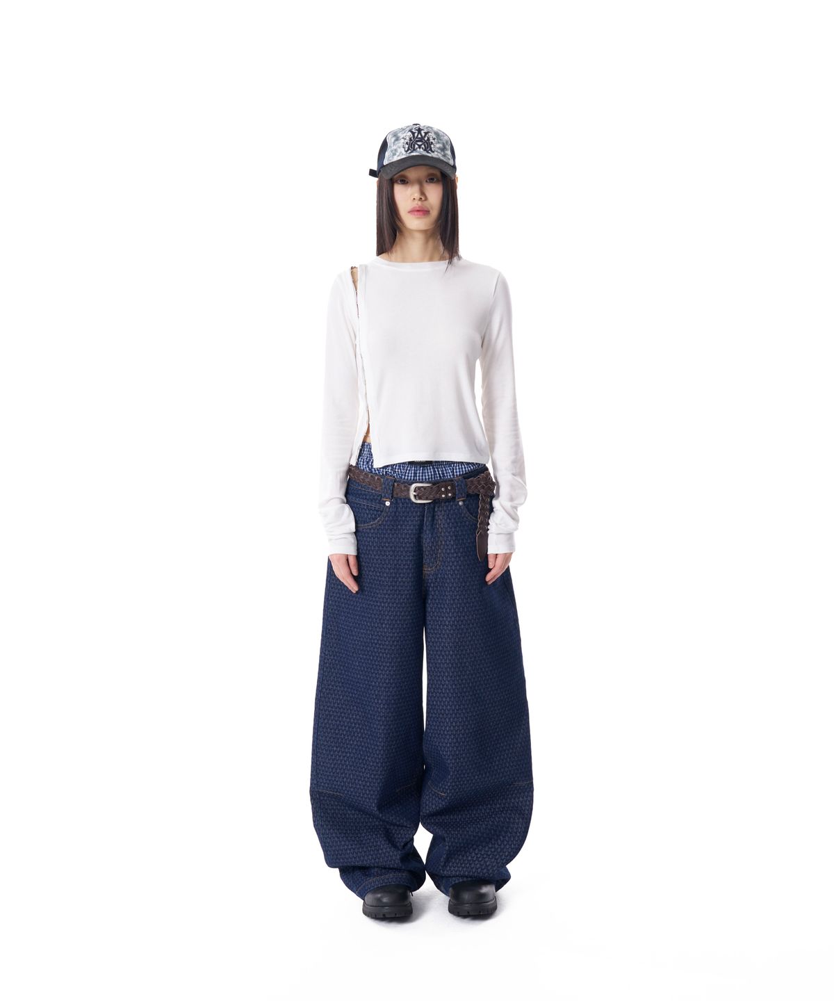 아캄(AAKAM) Side Hook Long Sleeve (White)