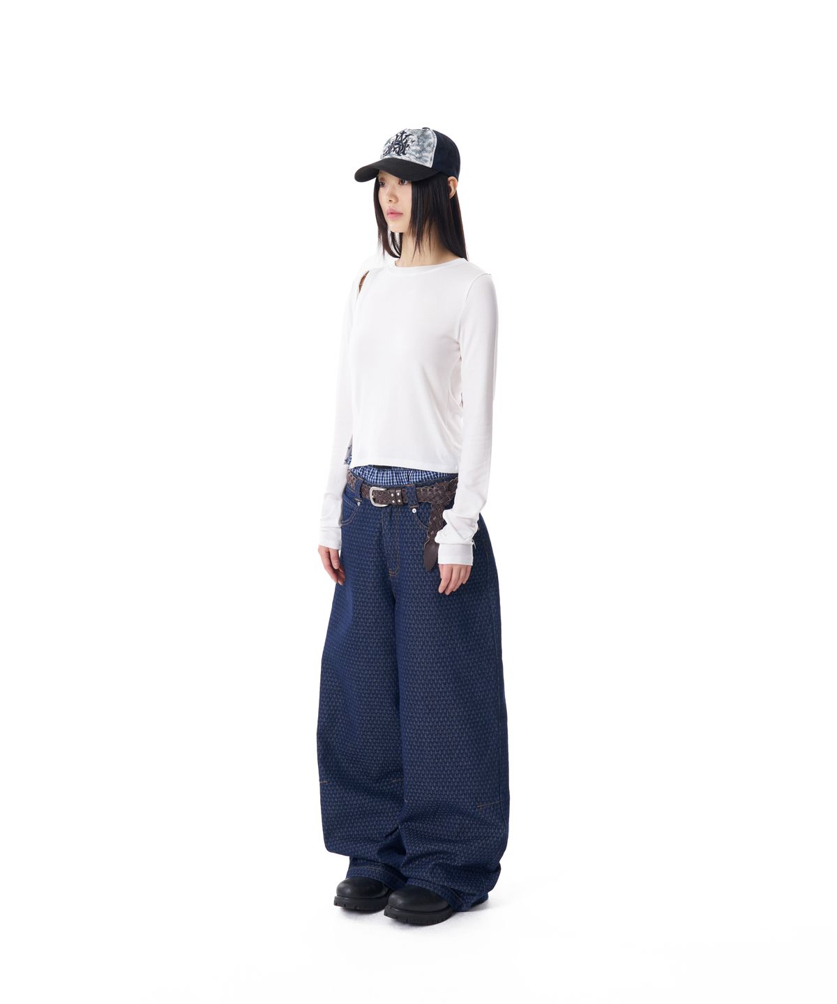 아캄(AAKAM) Side Hook Long Sleeve (White)