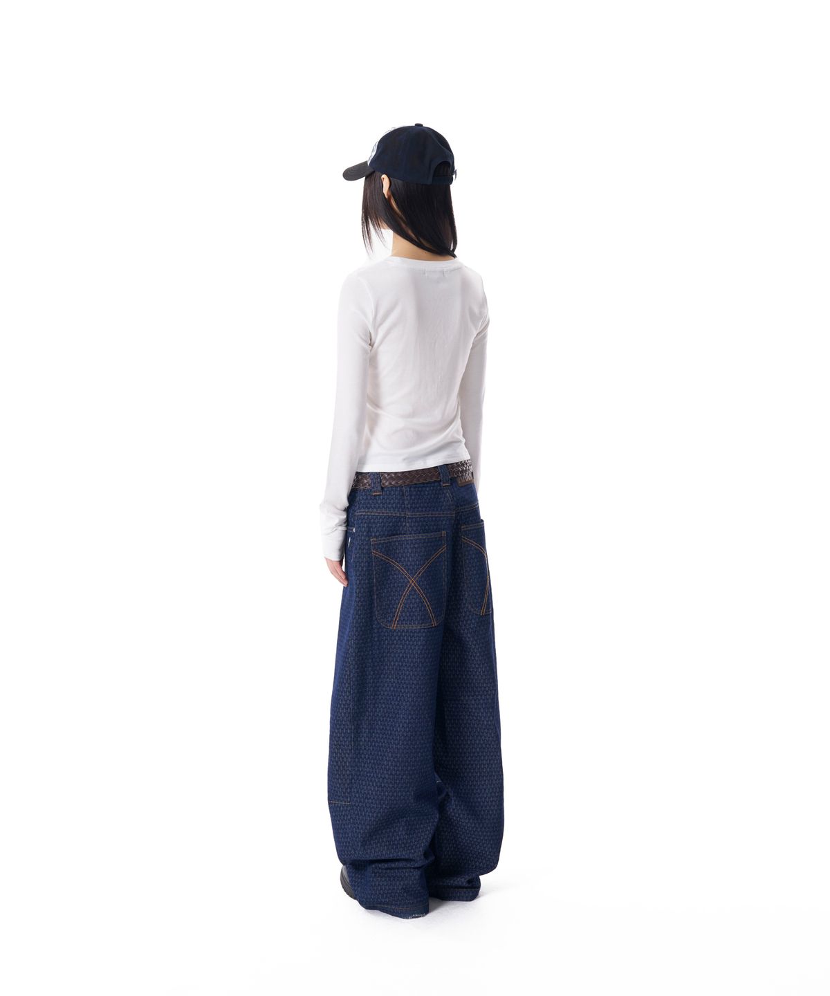 아캄(AAKAM) Side Hook Long Sleeve (White)