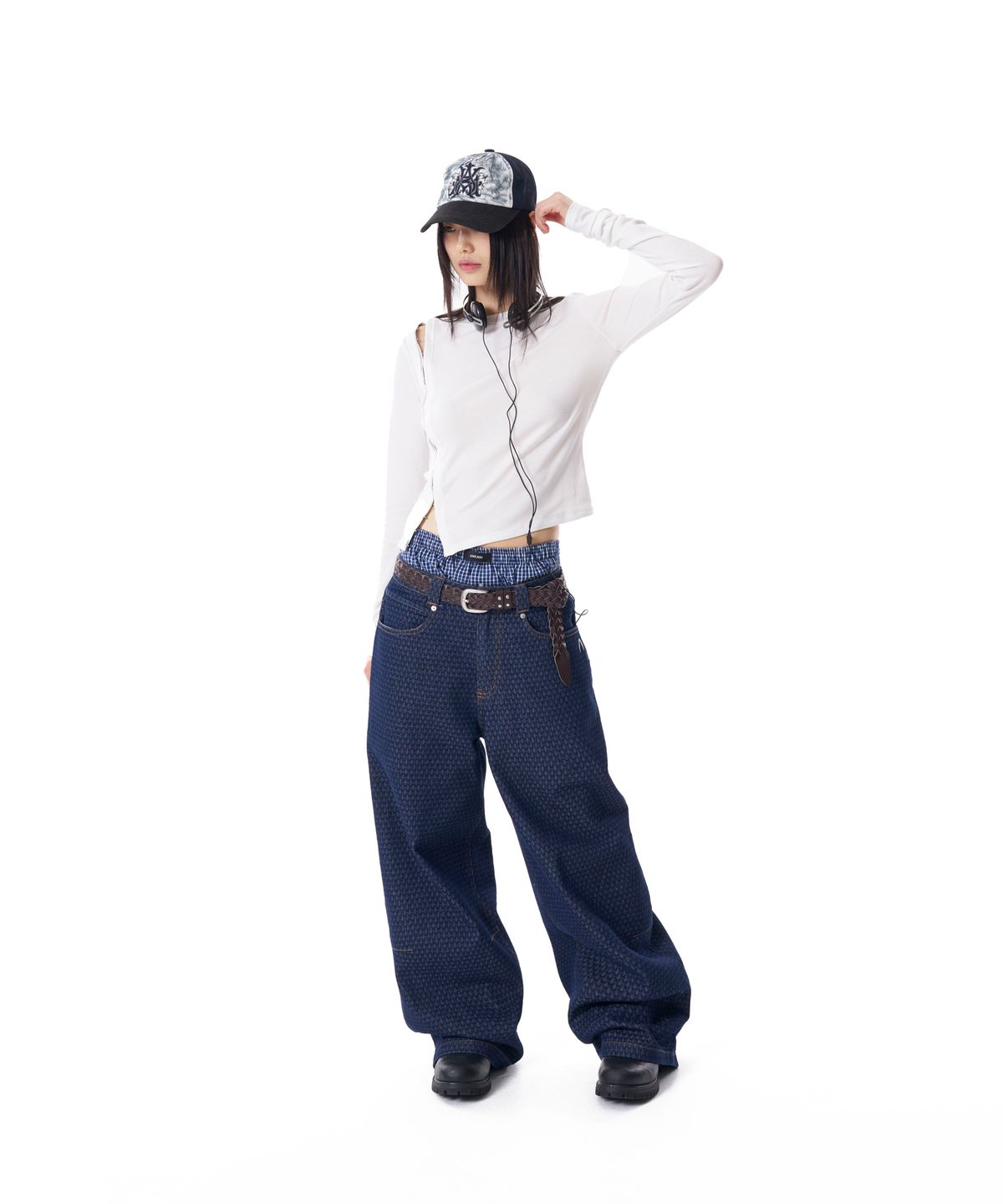 아캄(AAKAM) Side Hook Long Sleeve (White)