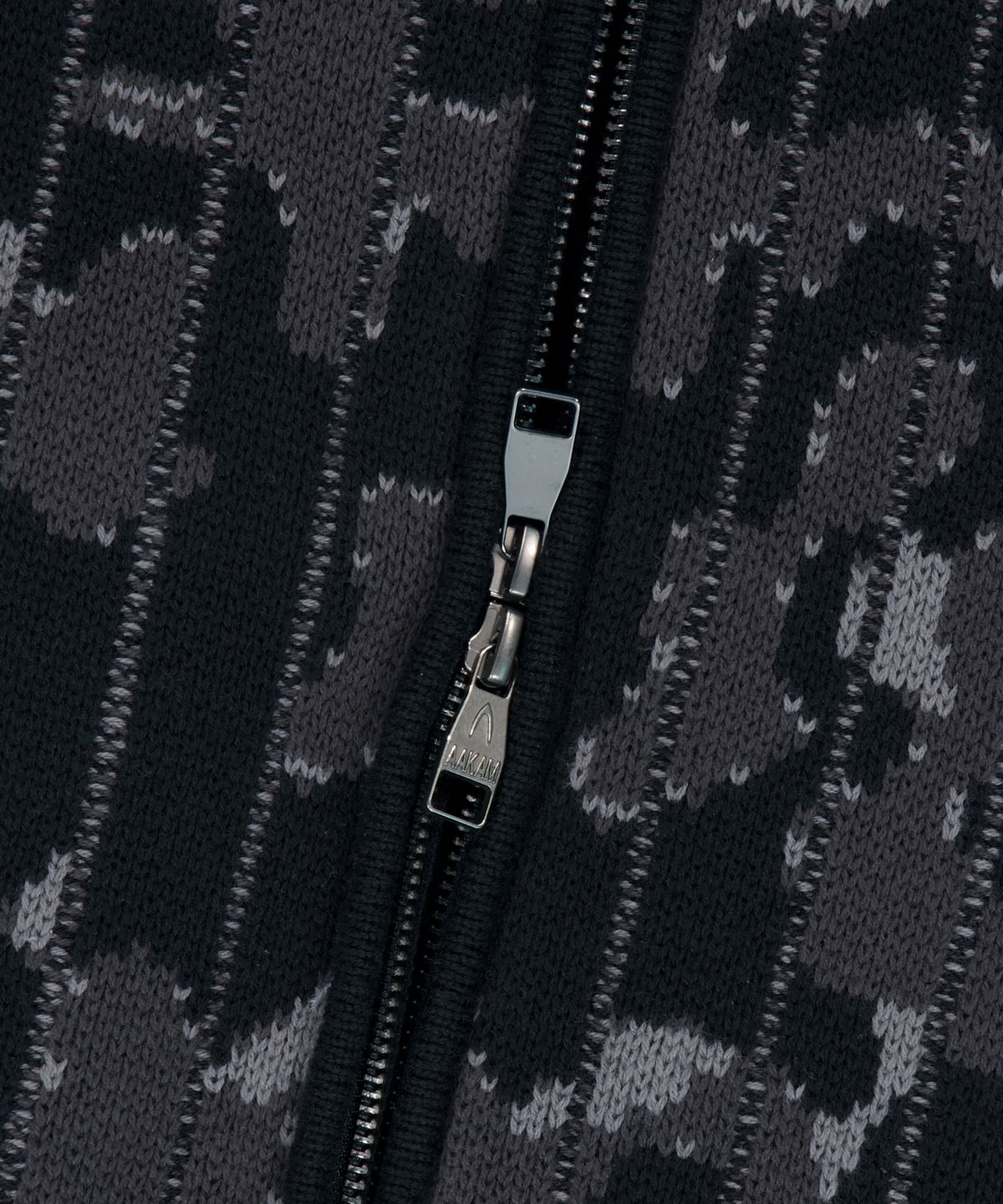 아캄(AAKAM) Camouflage Knit Zip-Up Cardigan (Black)
