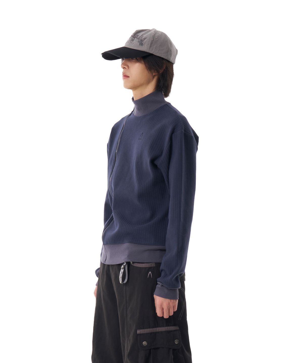 아캄(AAKAM) Side Neck Zip-Up (Navy)