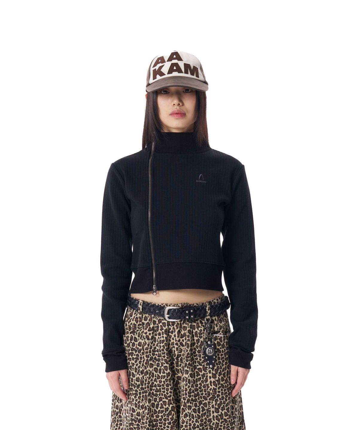 아캄(AAKAM) Side Neck Zip-Up (Black)