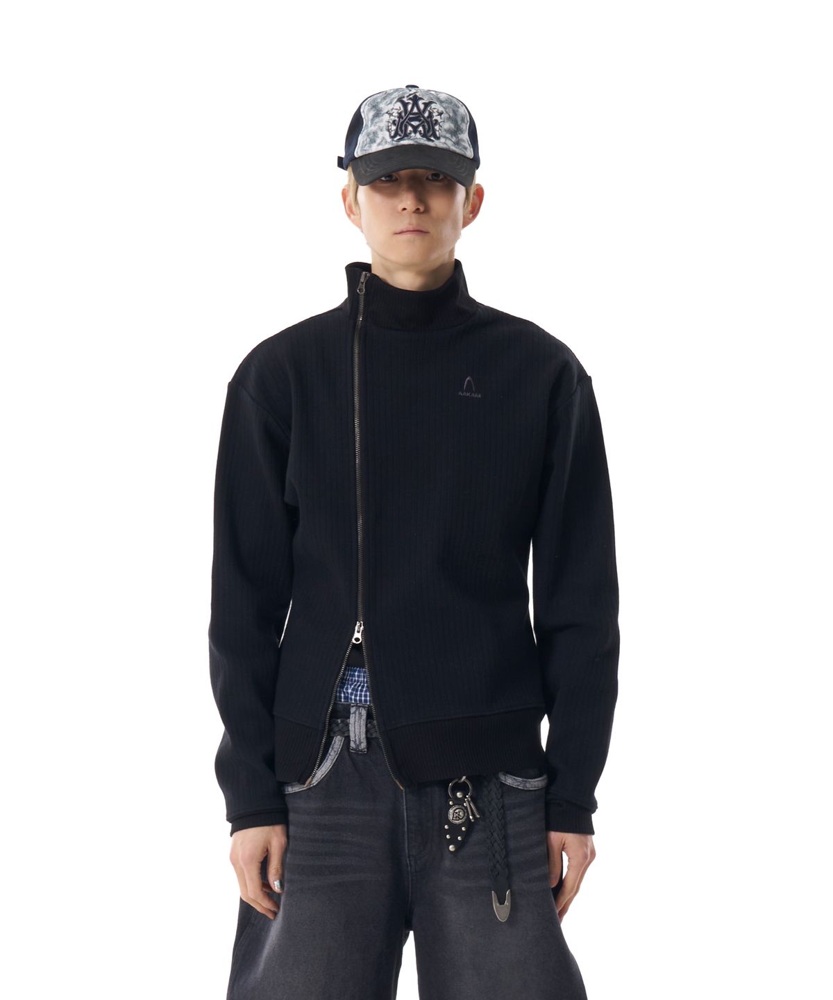 아캄(AAKAM) Side Neck Zip-Up (Black)