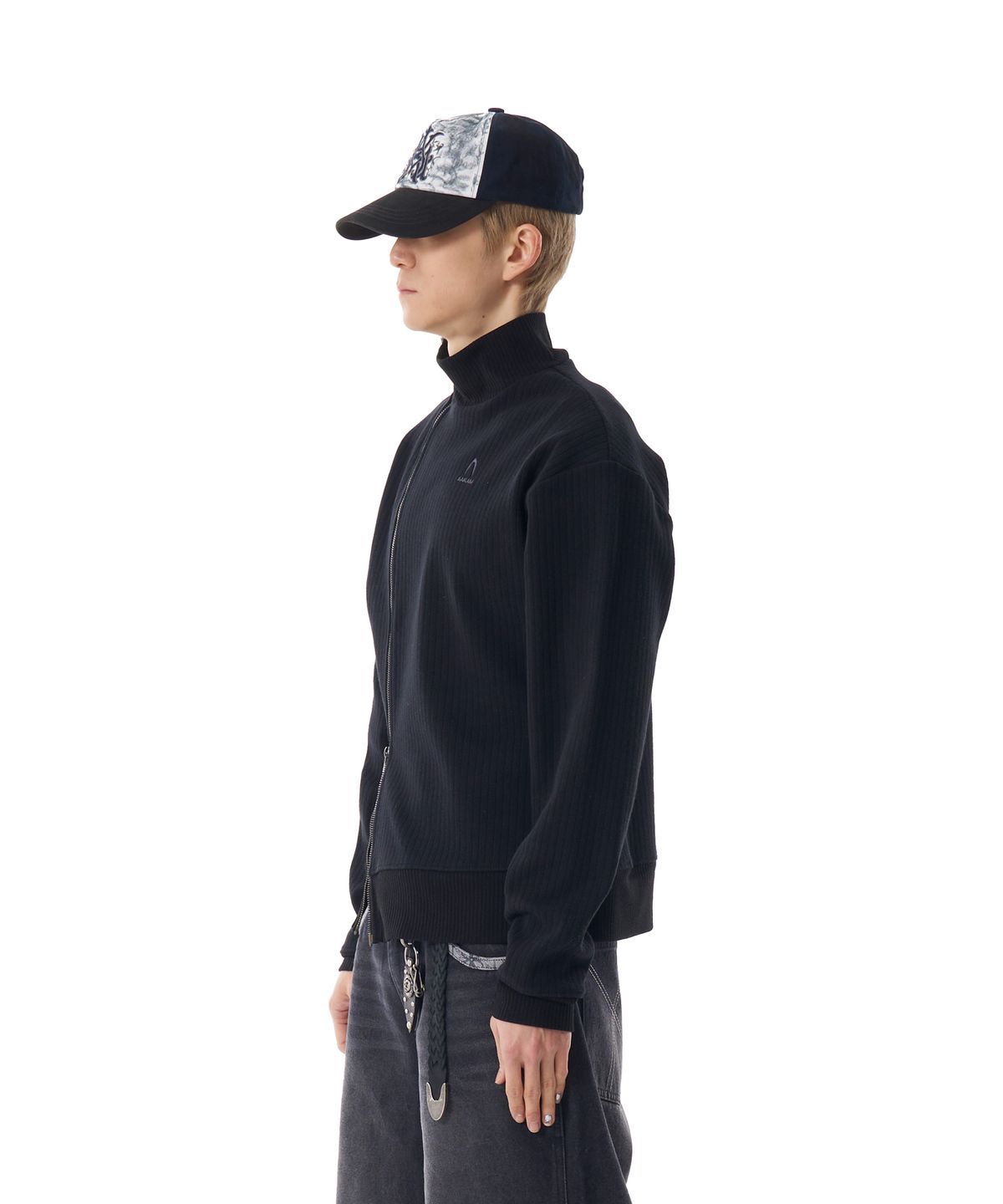 아캄(AAKAM) Side Neck Zip-Up (Black)