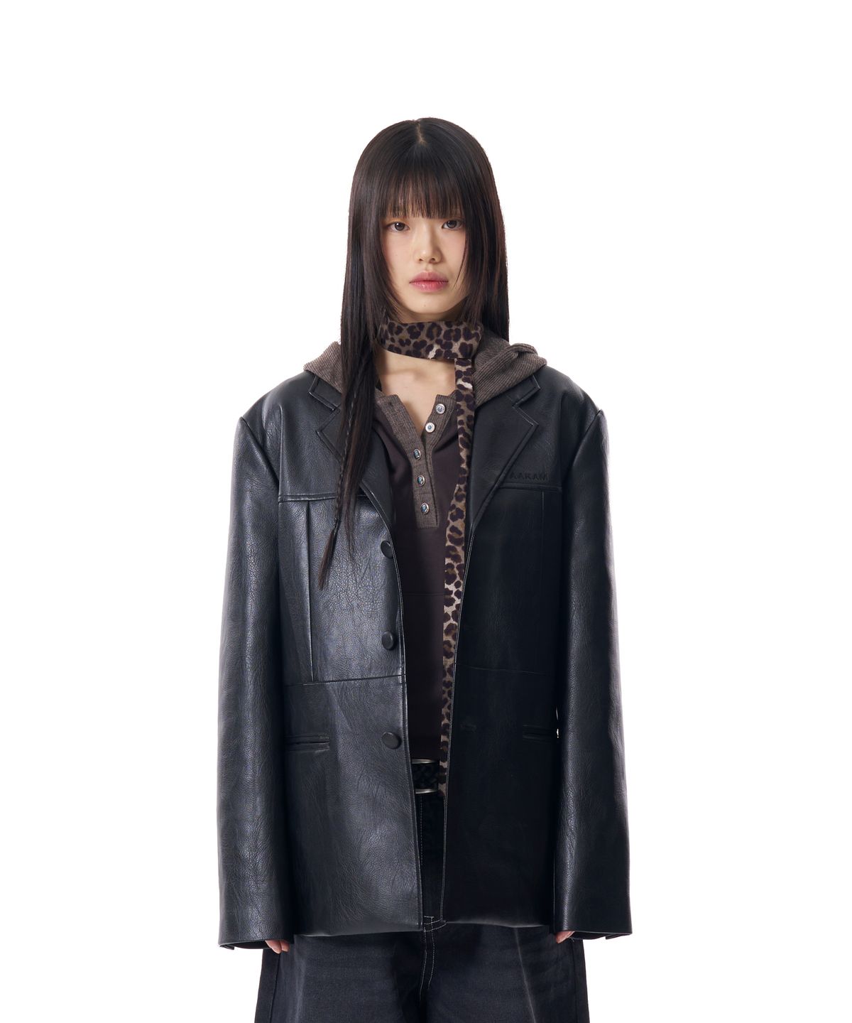 아캄(AAKAM) 3-Button Leather Blazer (Black)