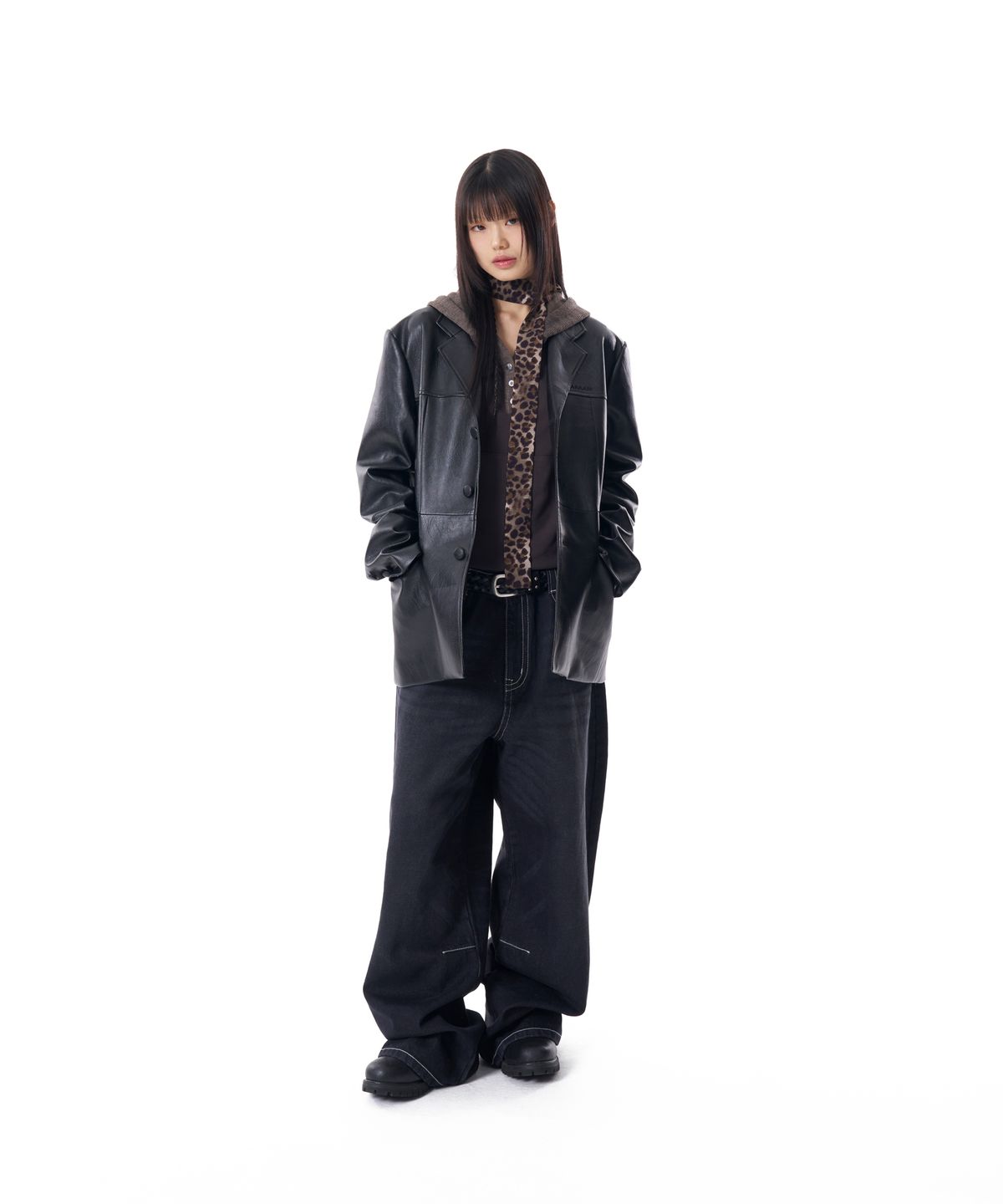 아캄(AAKAM) 3-Button Leather Blazer (Black)