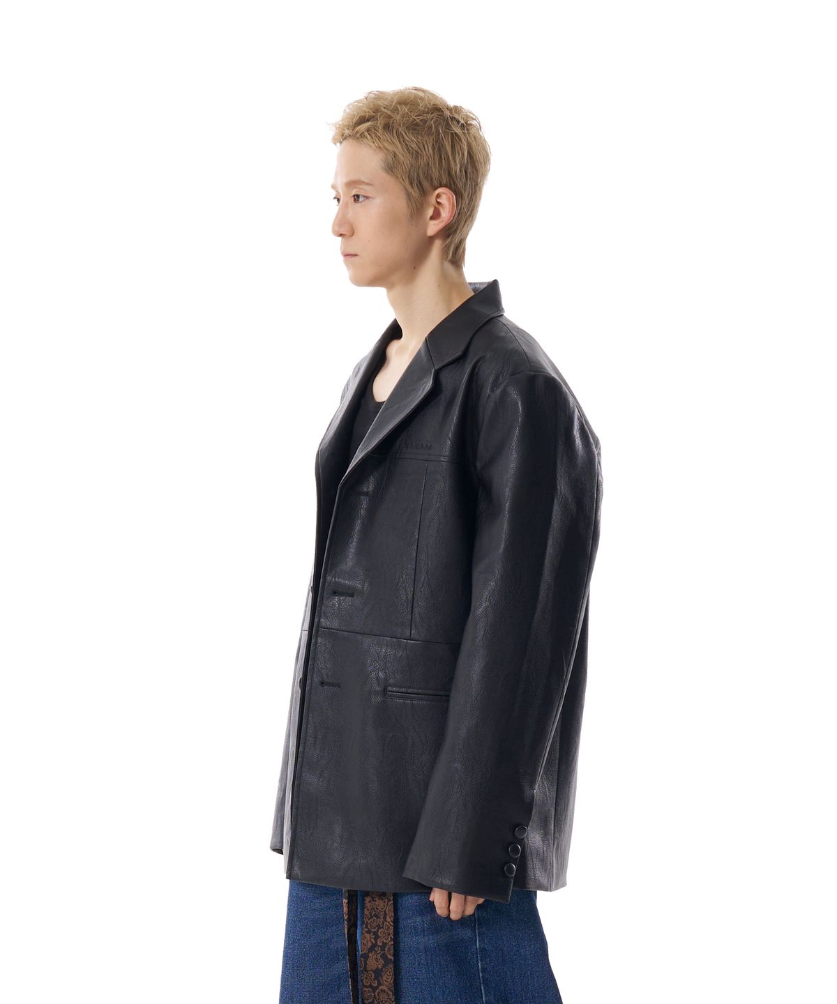 아캄(AAKAM) 3-Button Leather Blazer (Black)