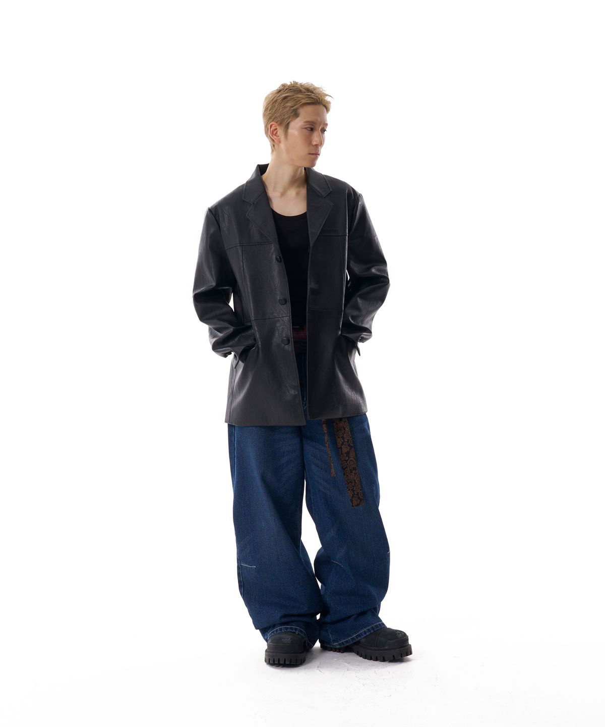 아캄(AAKAM) 3-Button Leather Blazer (Black)