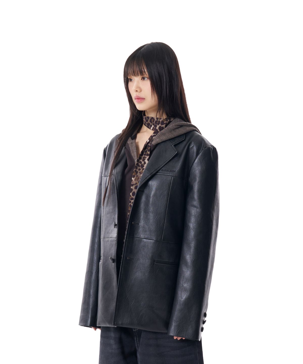 아캄(AAKAM) 3-Button Leather Blazer (Black)