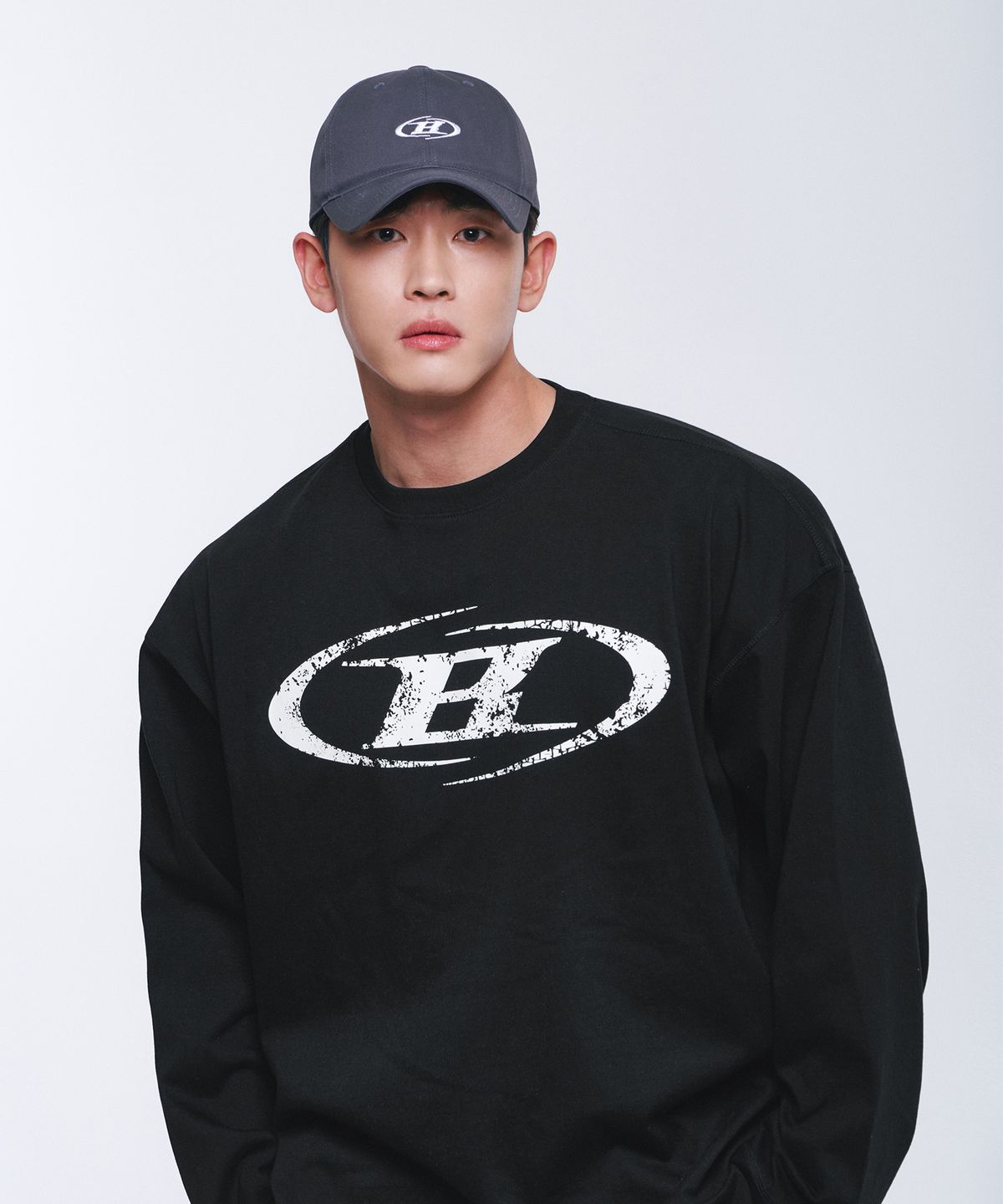 본투윈(BORN TO WIN) SMALL B SYMBOL BALL CAP [CHARCOAL]